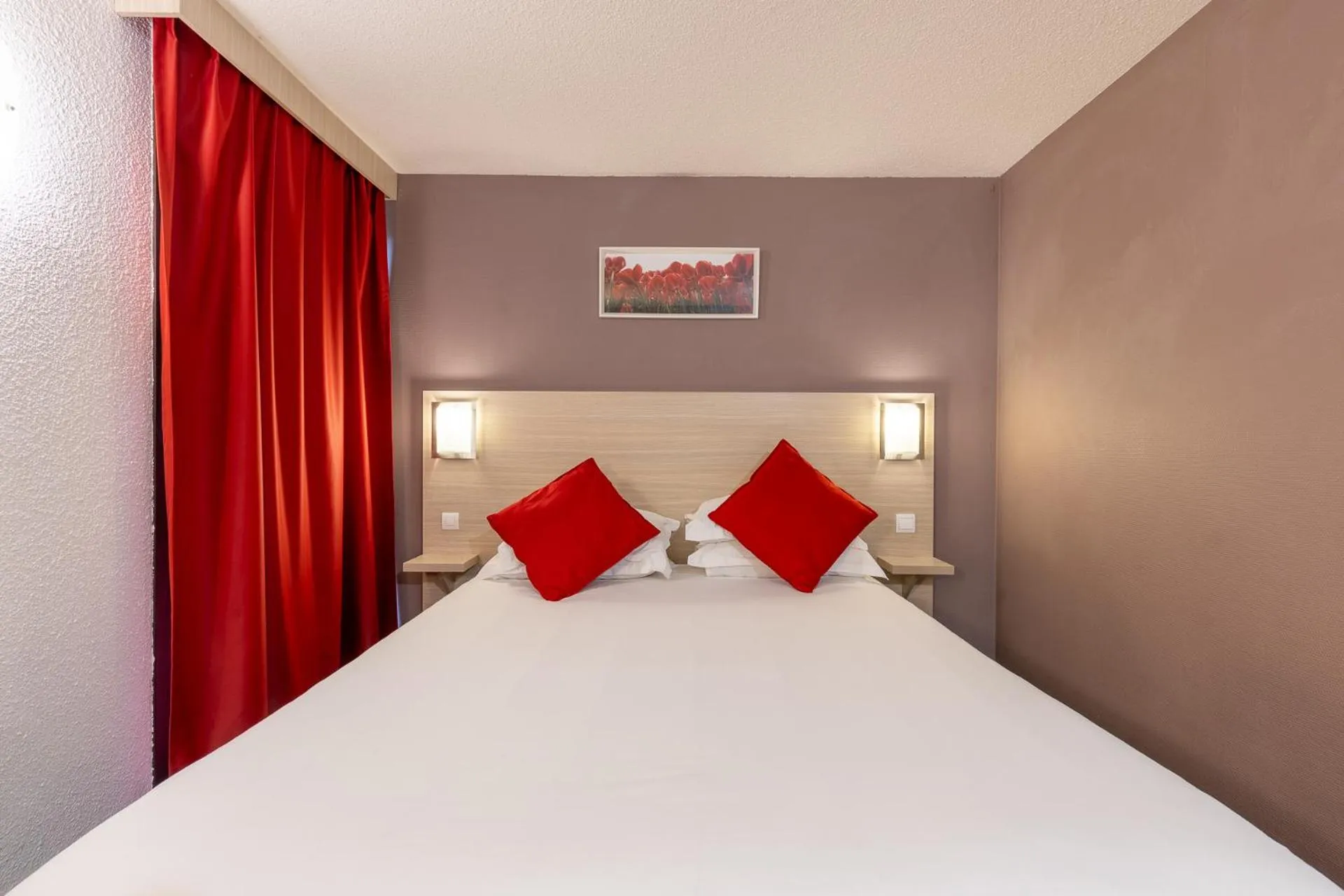 Bedroom, Bed in HÔTEL ÉDEN - Metz Nord - Woippy - Porte du Luxembourg - A31