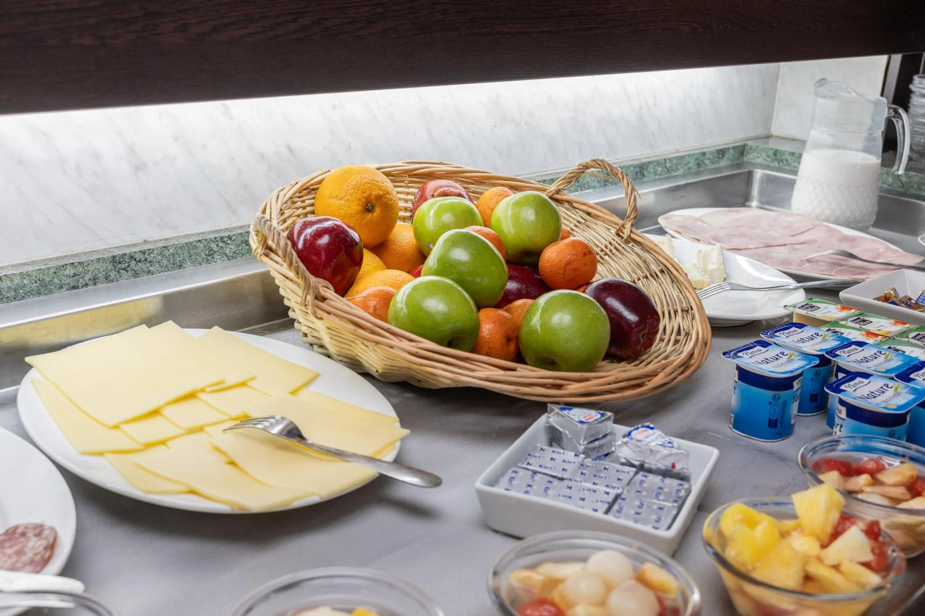 Buffet breakfast in HÔTEL ÉDEN - Metz Nord - Woippy - Porte du Luxembourg - A31