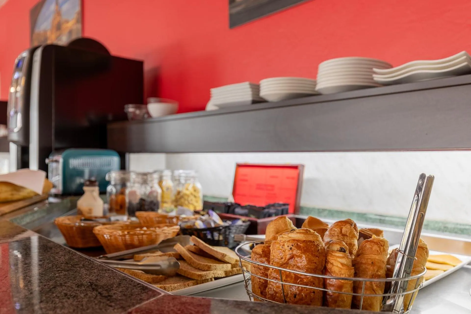 Breakfast in HÔTEL ÉDEN - Metz Nord - Woippy - Porte du Luxembourg - A31