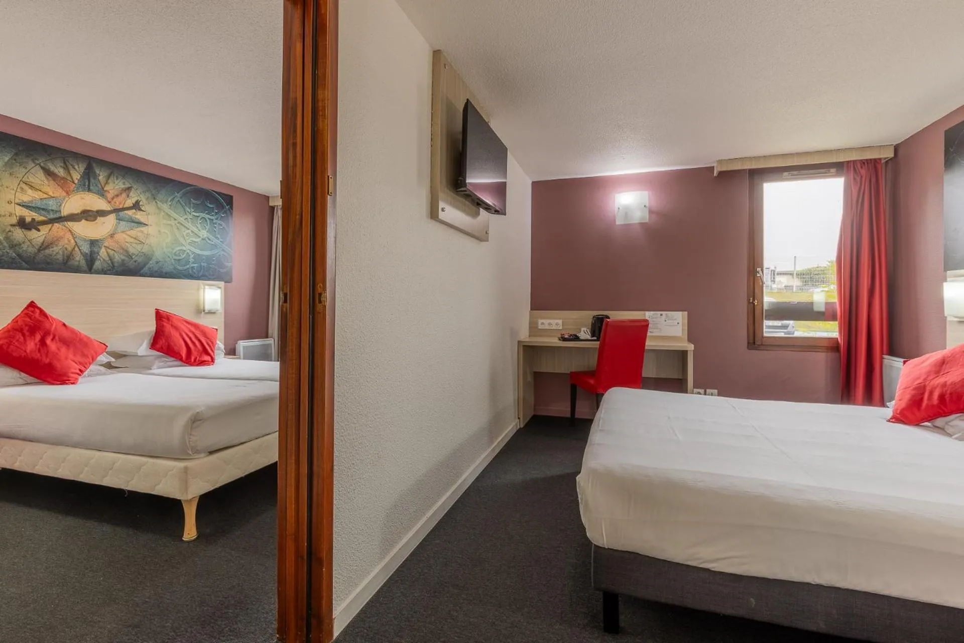 Bed in HÔTEL ÉDEN - Metz Nord - Woippy - Porte du Luxembourg - A31