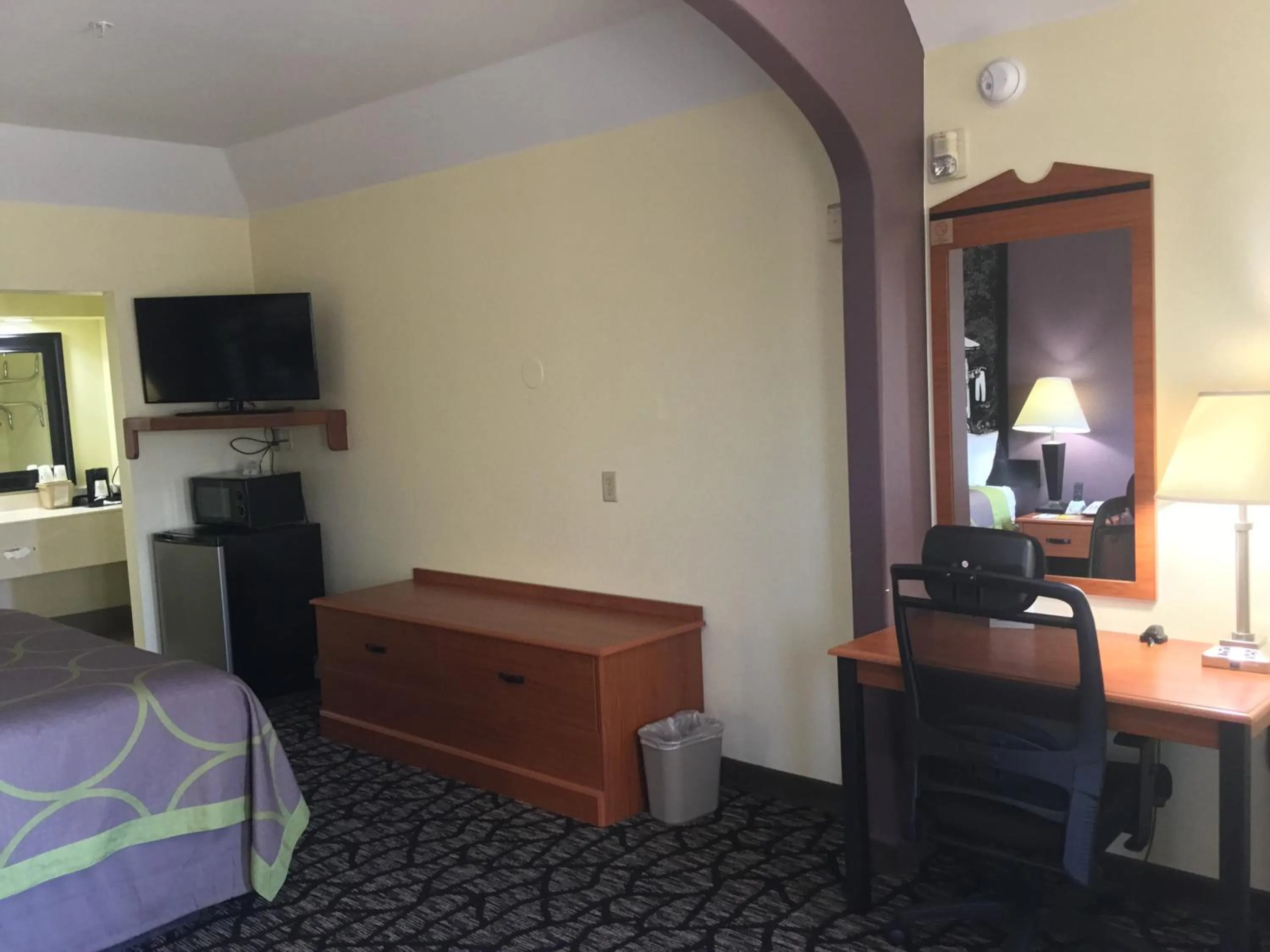 TV and multimedia, Bed in Super 8 by Wyndham Fairfield Tx