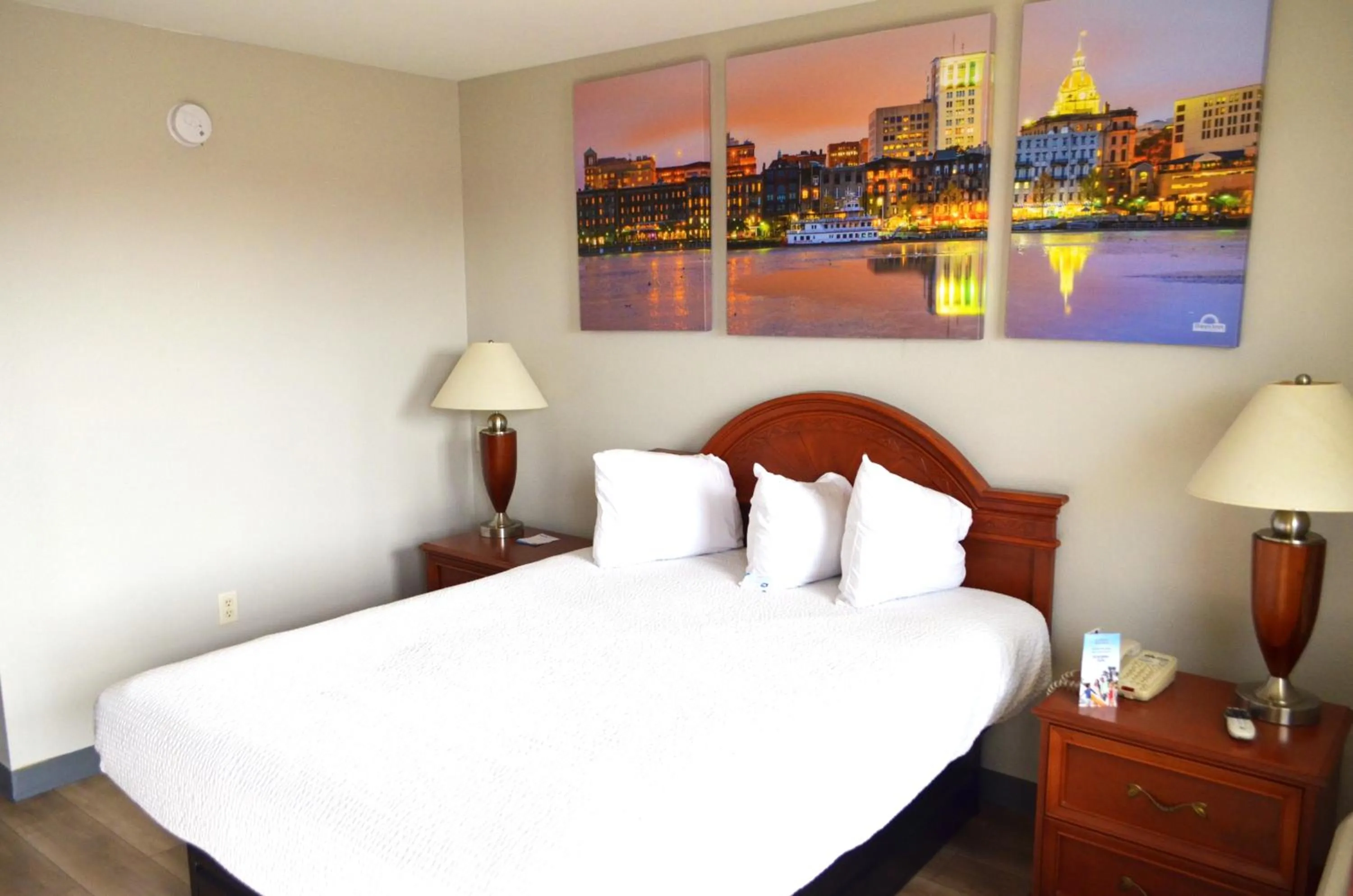 Bedroom, Bed in Days Inn by Wyndham Trumann AR