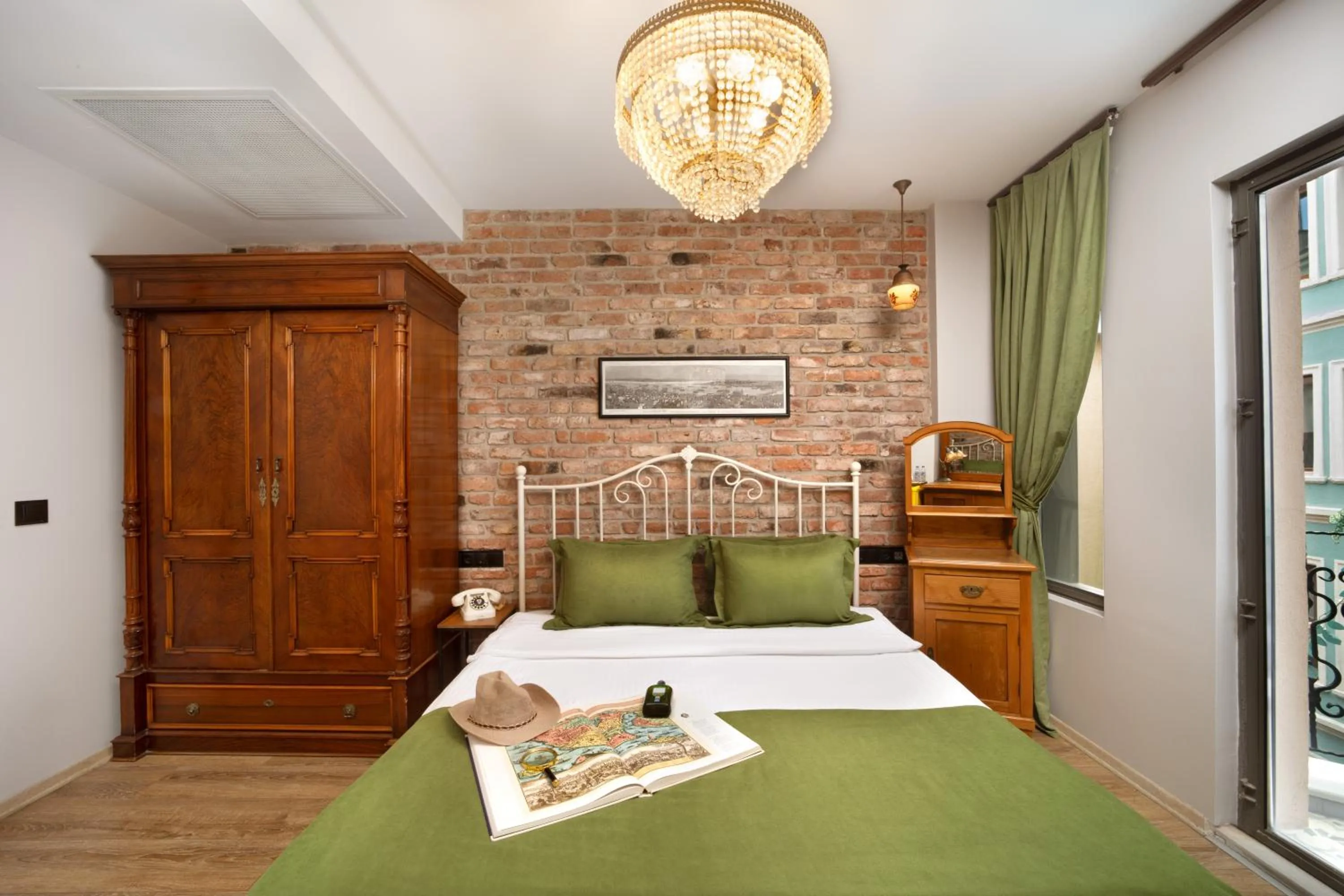 Bed in Hotel Des Arts Galata