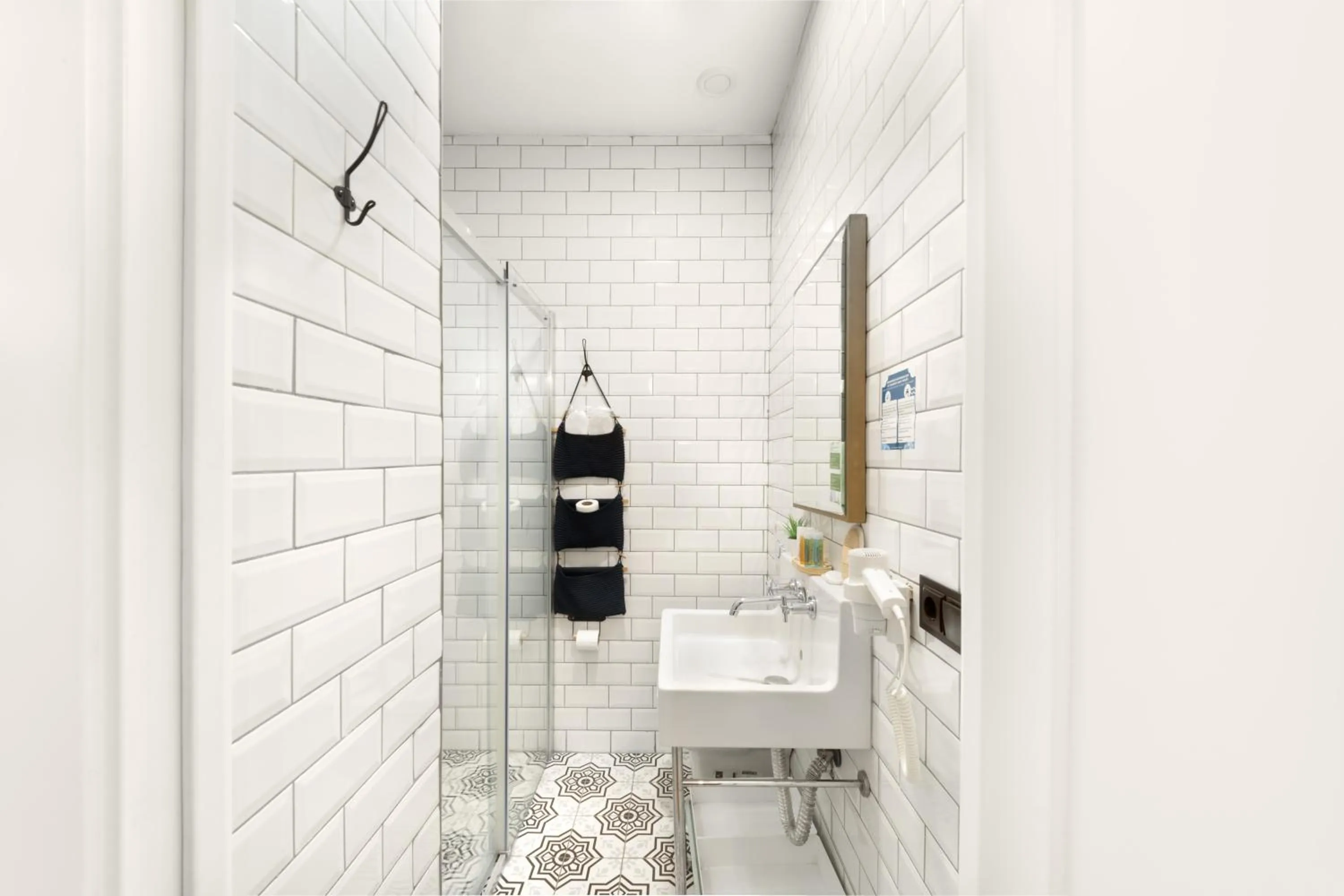 Shower in Hotel Des Arts Galata