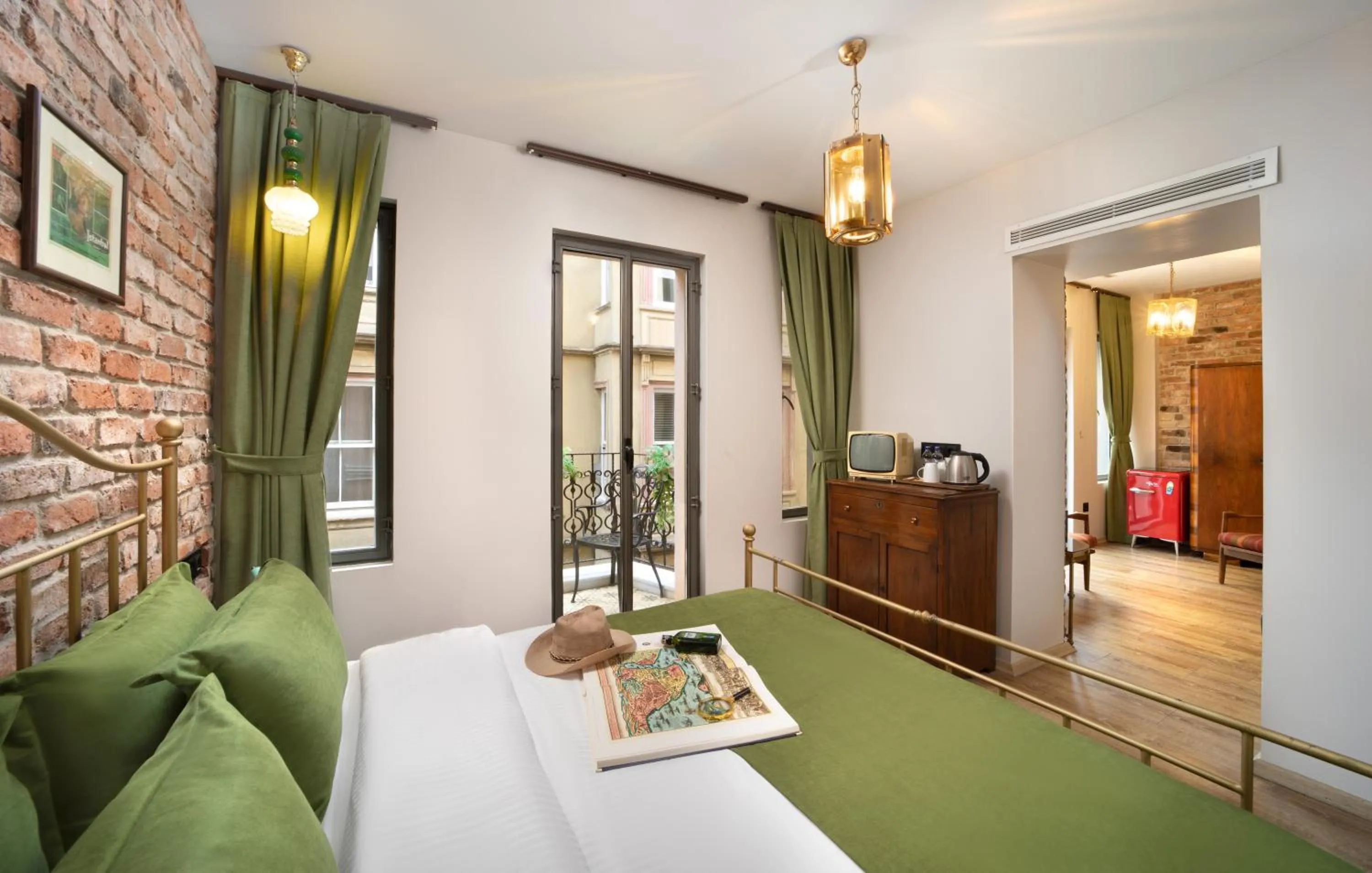 Photo of the whole room, Bed in Hotel Des Arts Galata