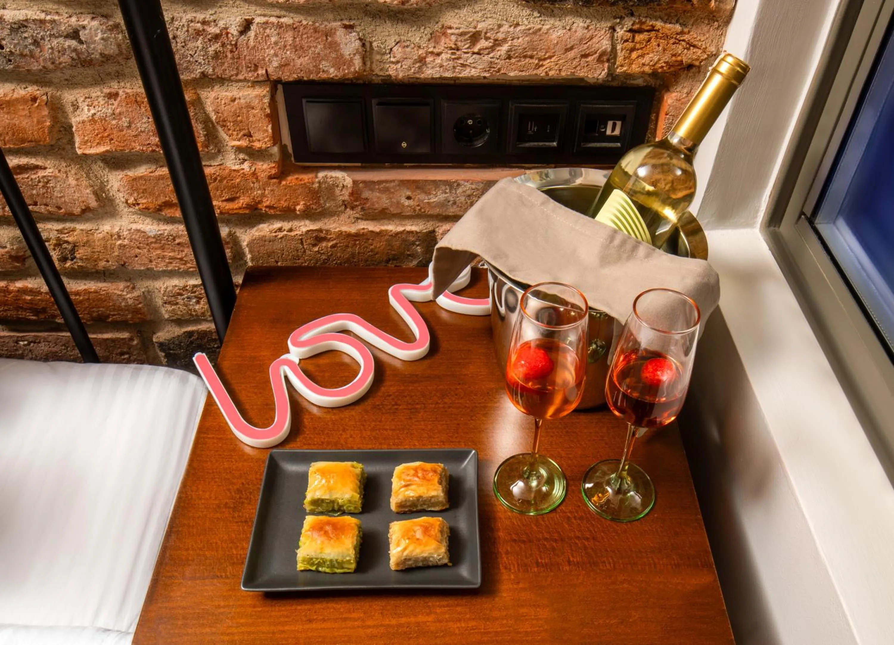 Food and drinks in Hotel Des Arts Galata