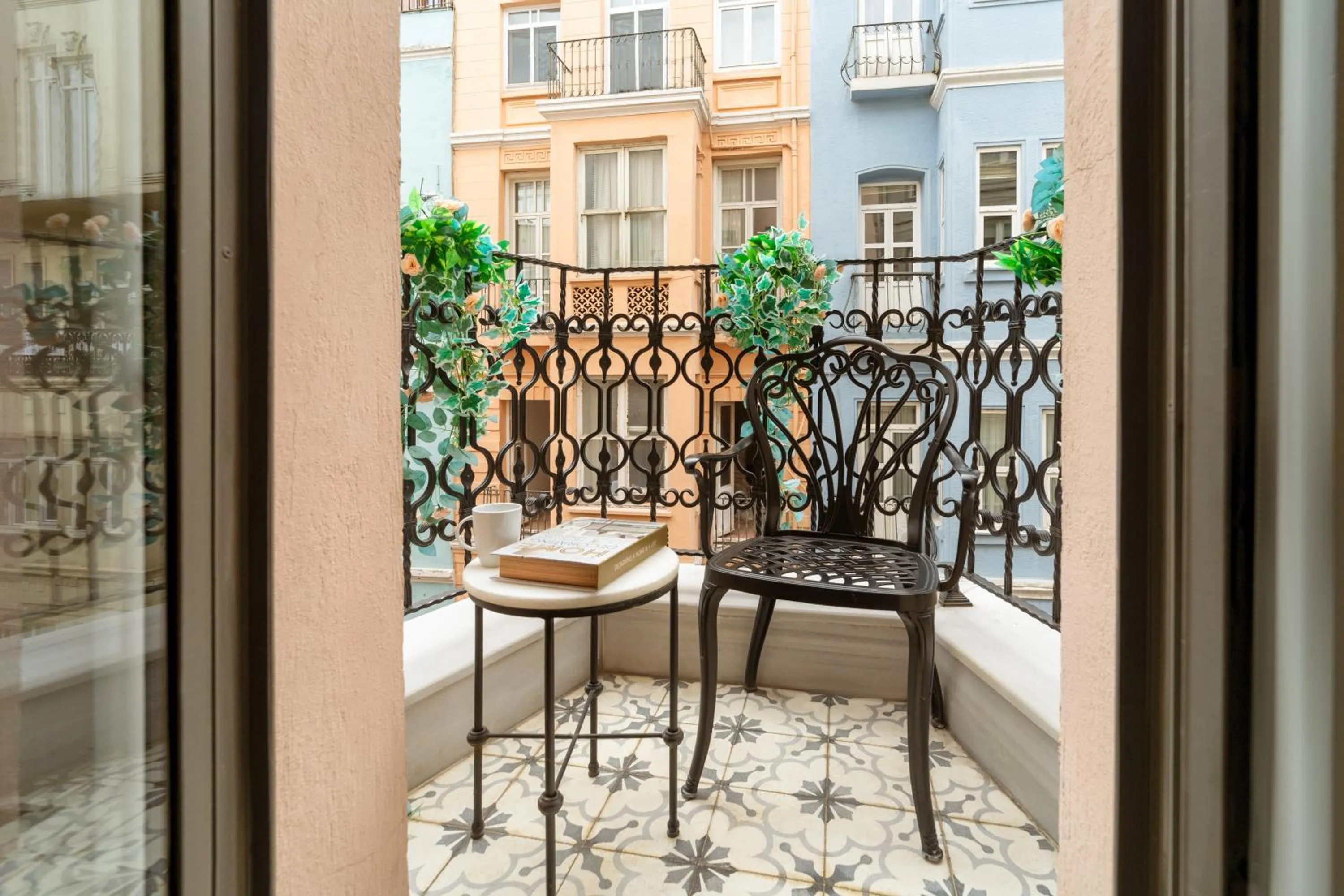 Day in Hotel Des Arts Galata