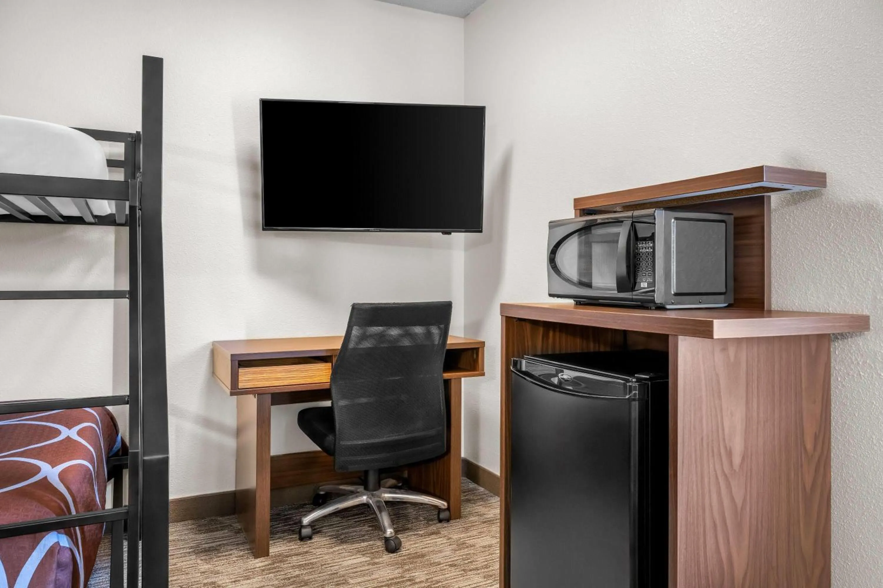 Photo of the whole room in Super 8 by Wyndham Custer/Crazy Horse Area