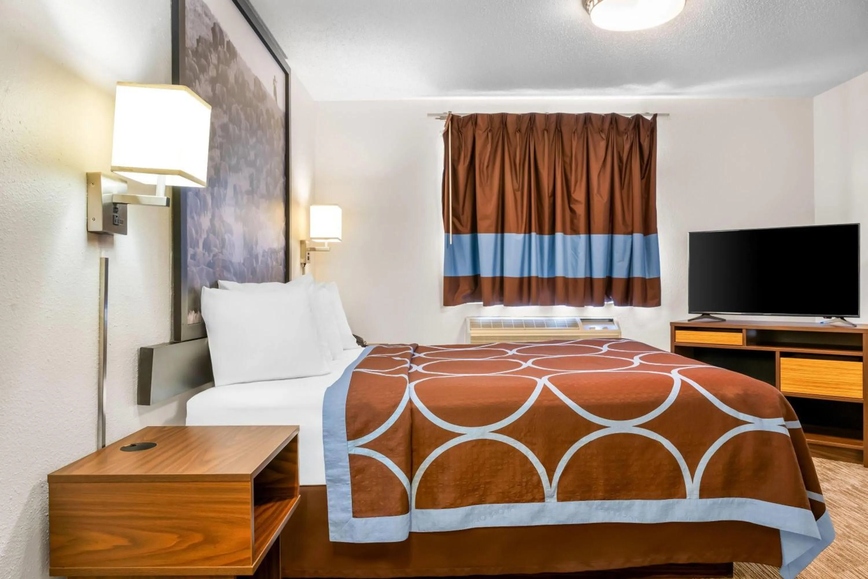 Photo of the whole room, Bed in Super 8 by Wyndham Custer/Crazy Horse Area