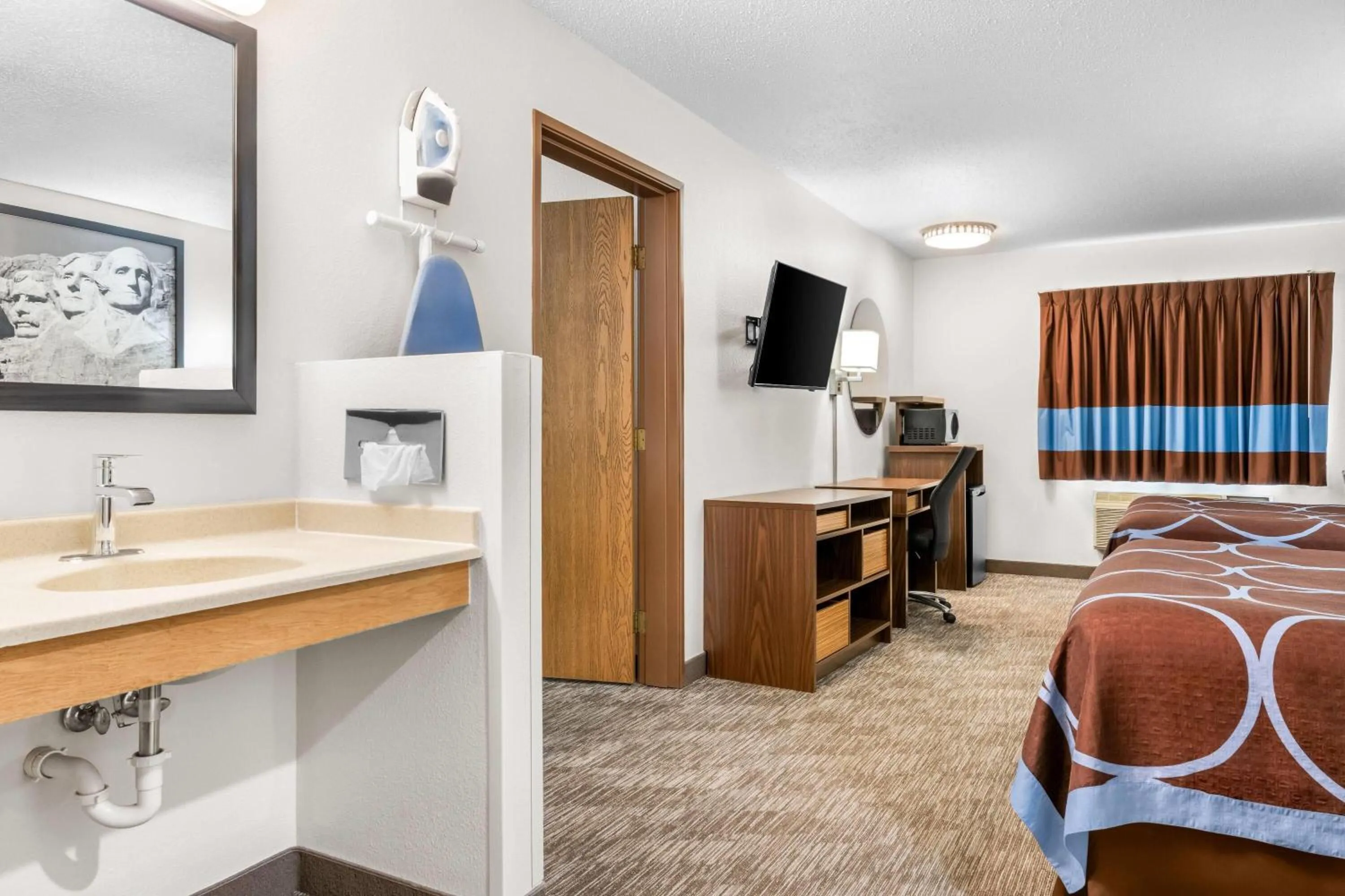 Photo of the whole room, Bed in Super 8 by Wyndham Custer/Crazy Horse Area