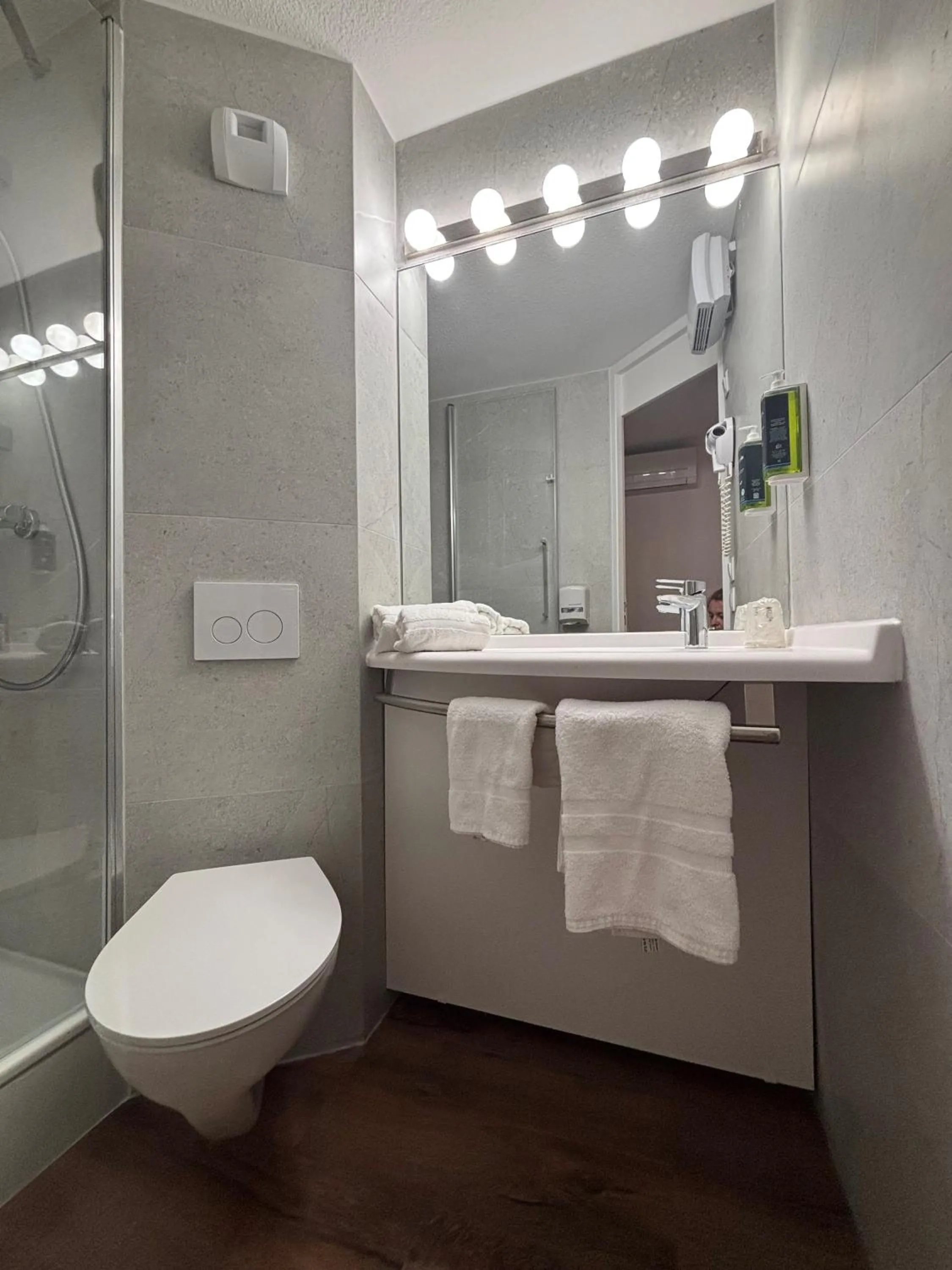 Bathroom in Brit Hotel Les Evens