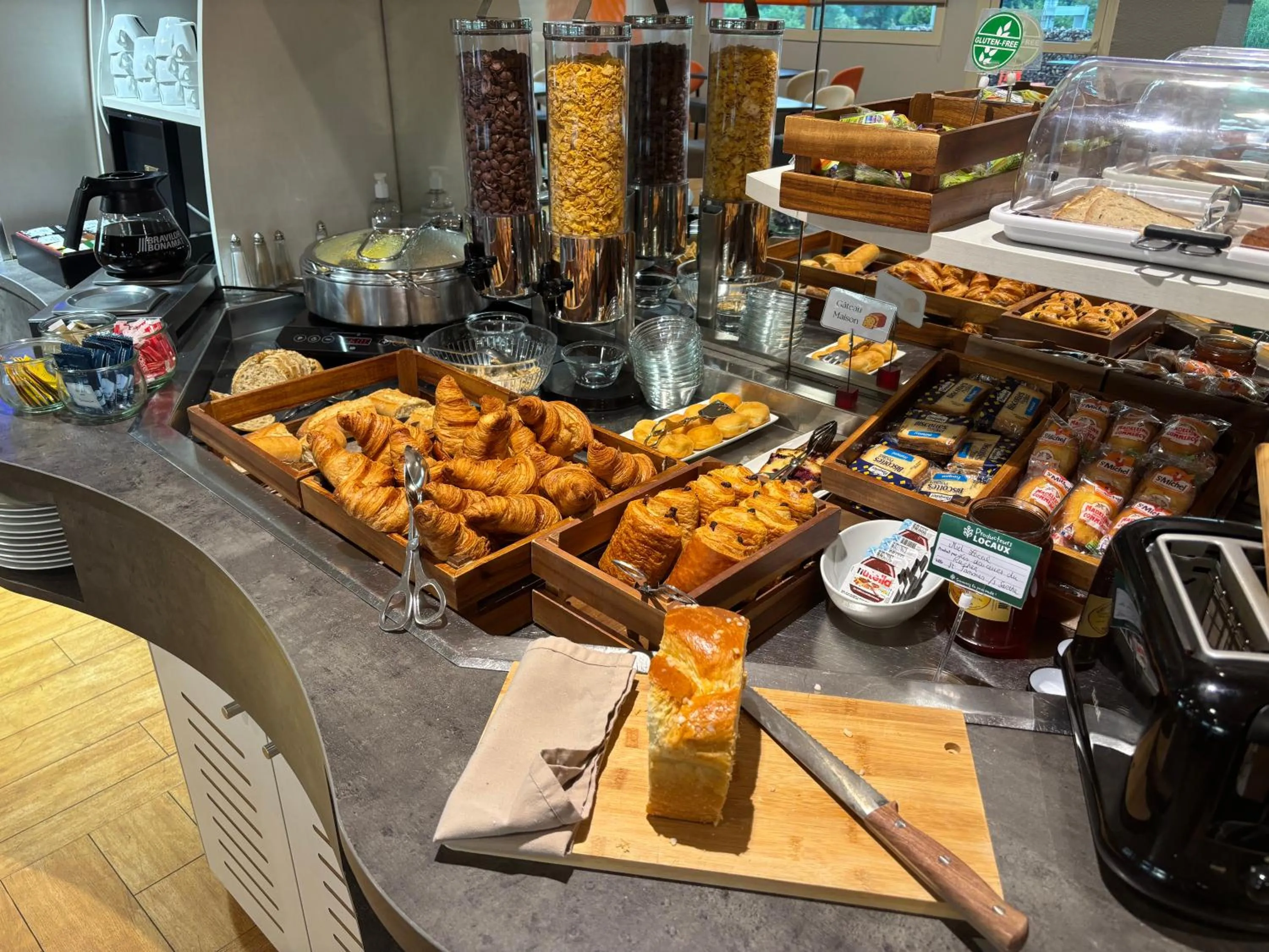 Breakfast in Brit Hotel Les Evens