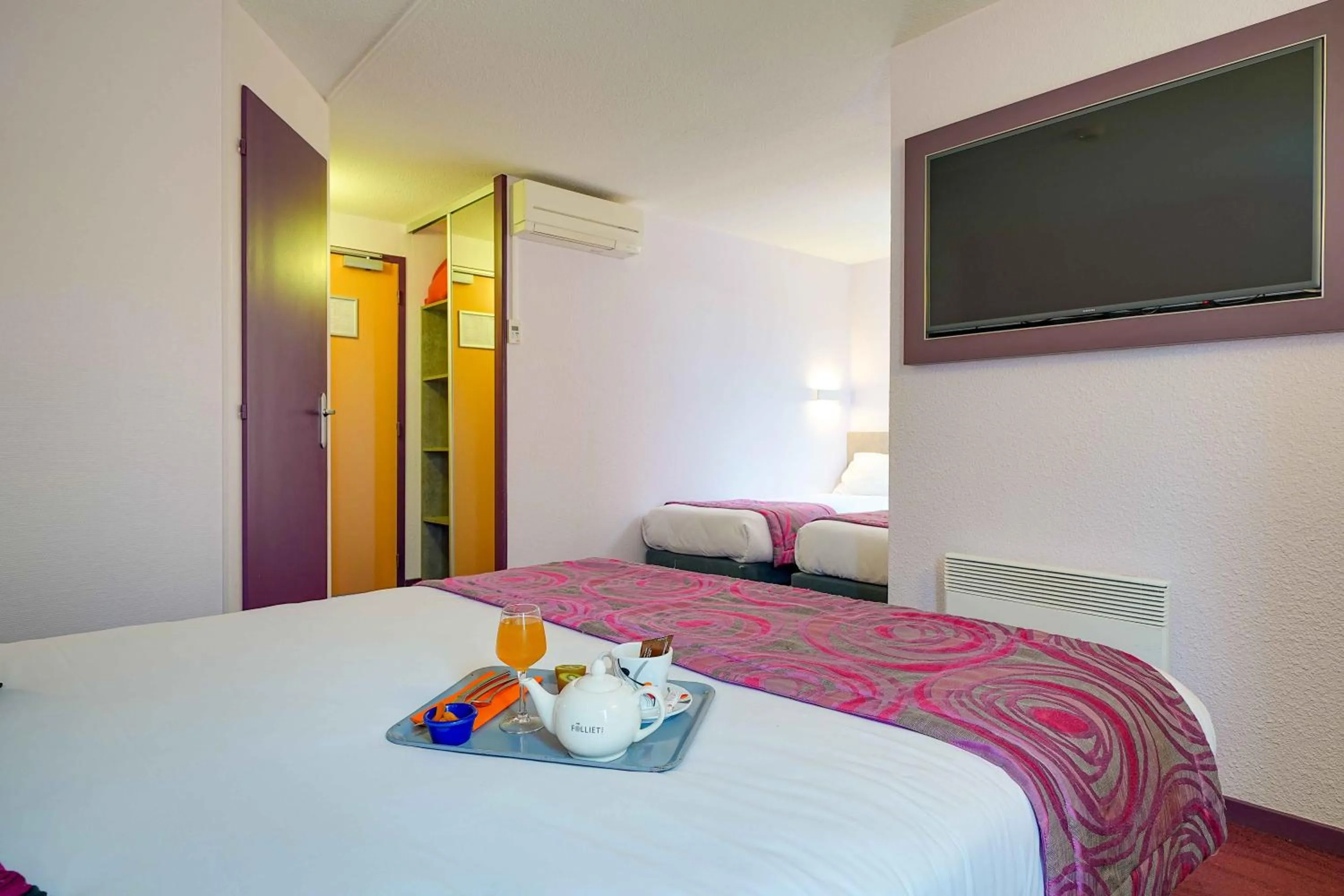 Bedroom, Bed in Brit Hotel Les Evens