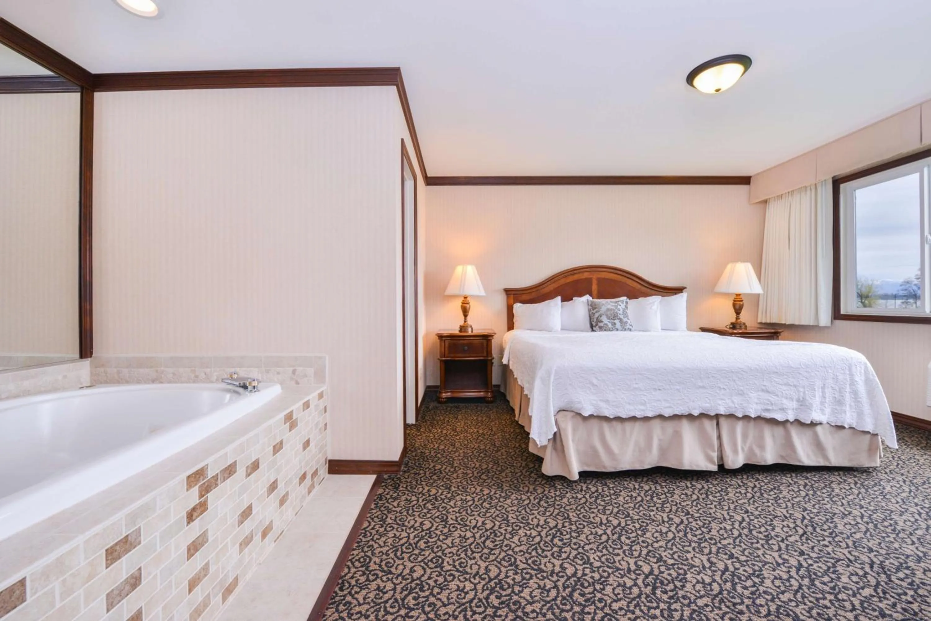 Photo of the whole room in Best Western Edgewater Resort