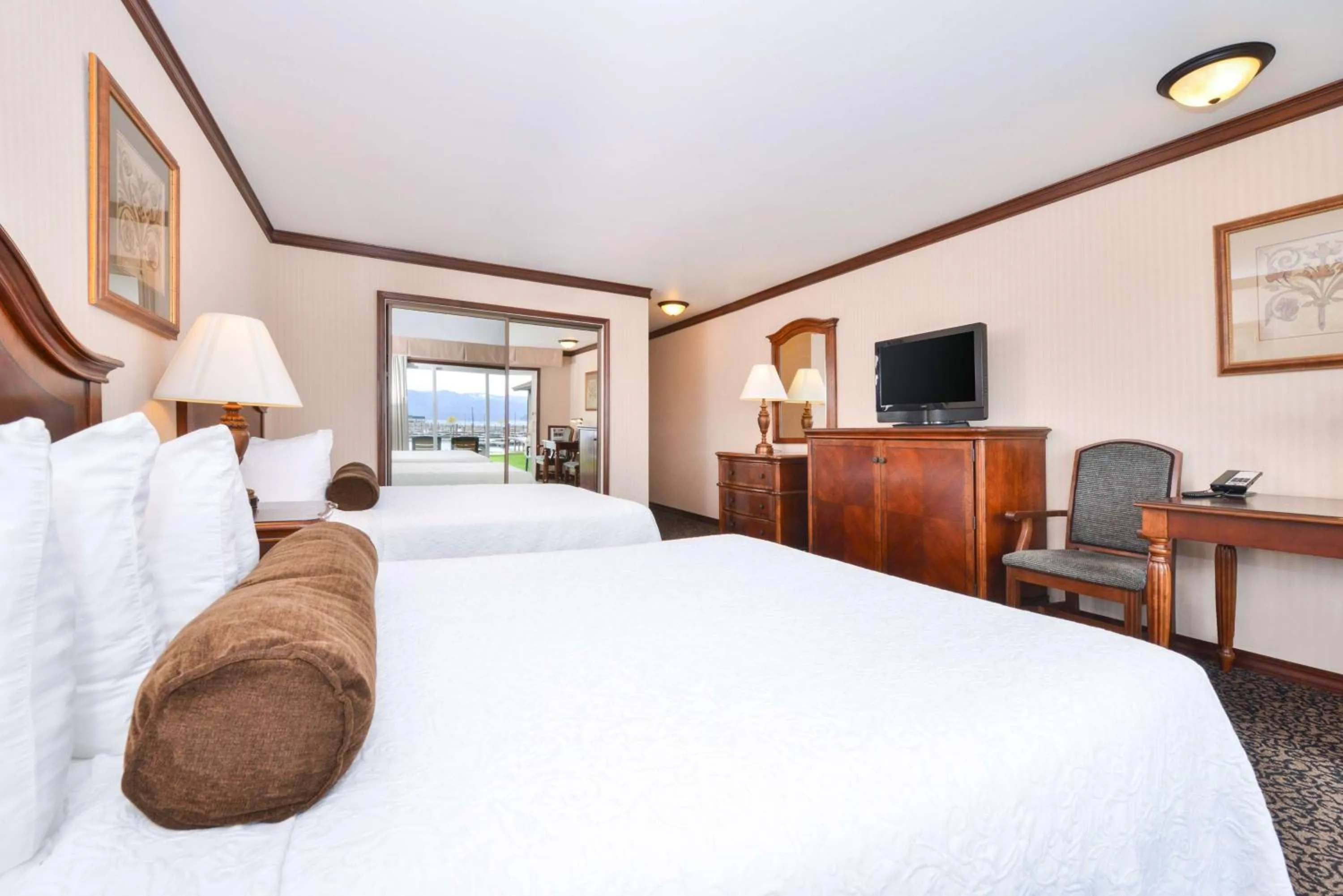 Photo of the whole room in Best Western Edgewater Resort