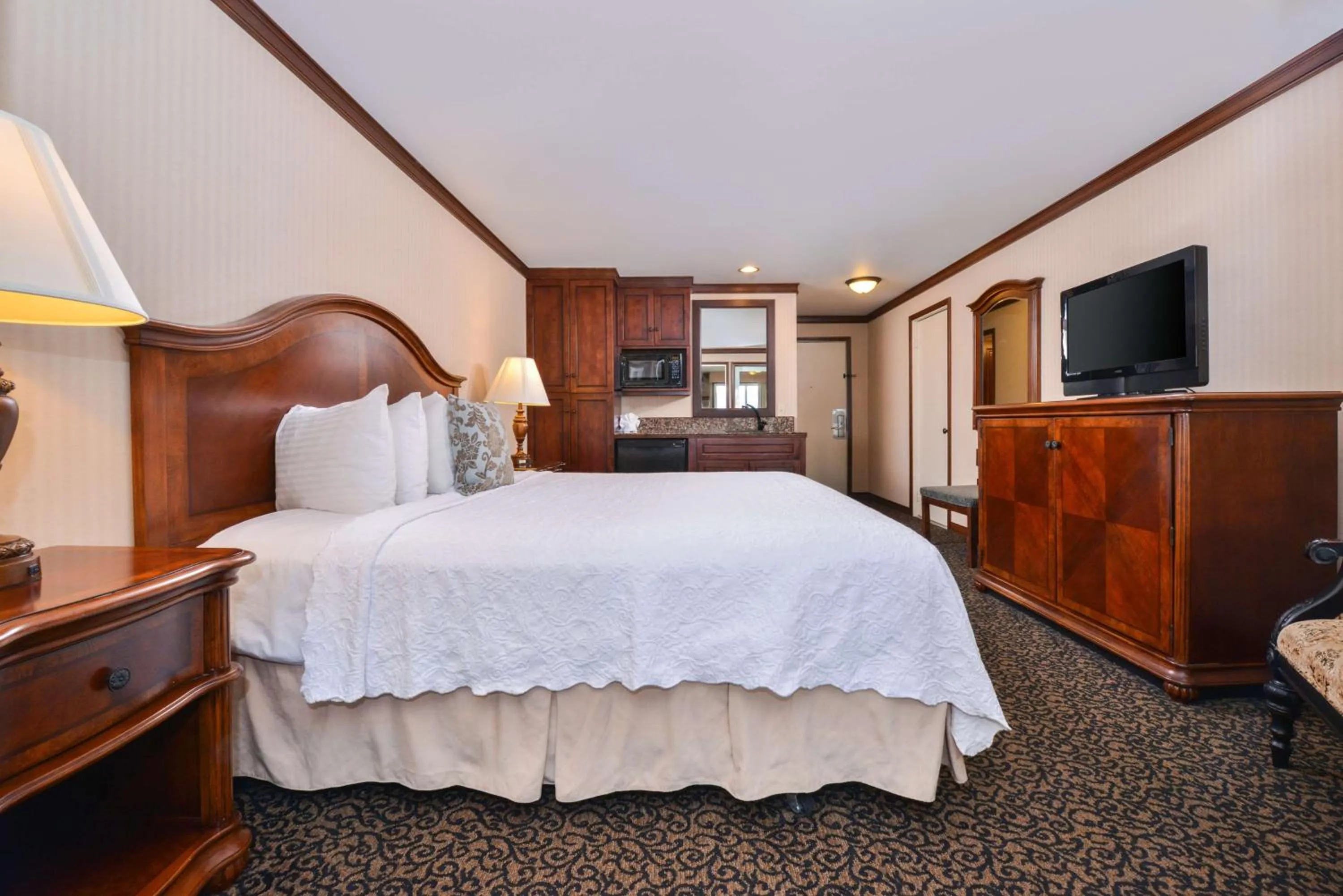 Photo of the whole room in Best Western Edgewater Resort