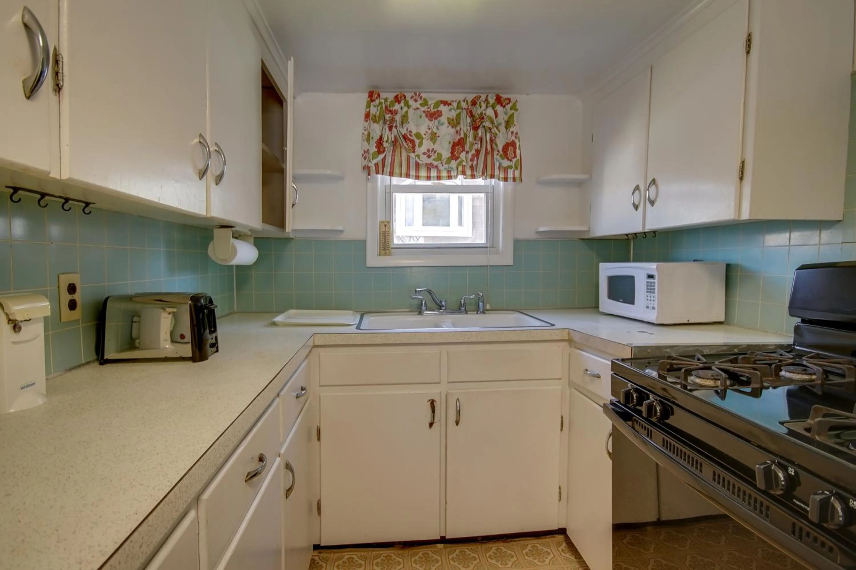 Kitchen or kitchenette in Majestic Hotel & Apartments