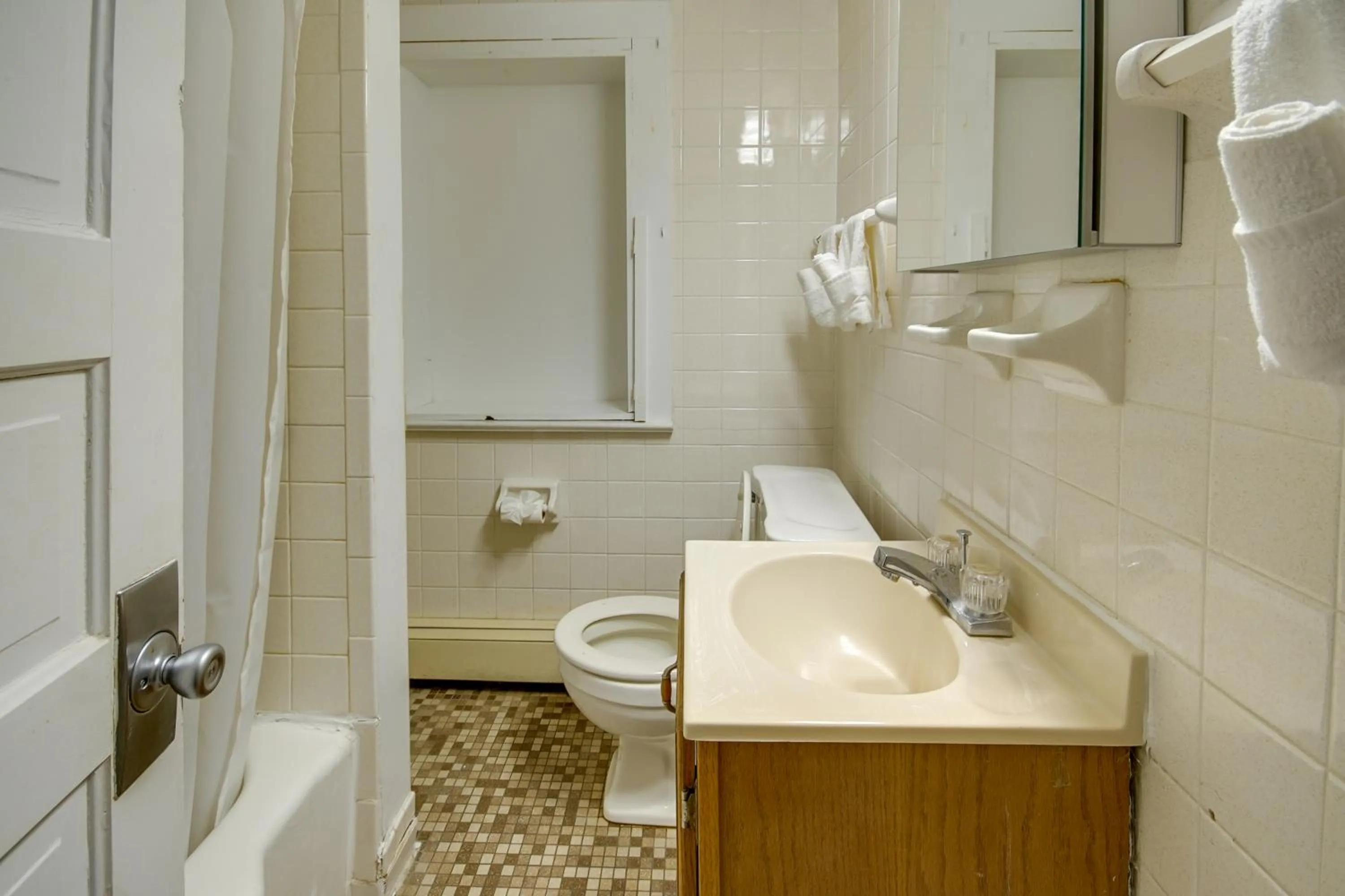 Bathroom in Majestic Hotel & Apartments