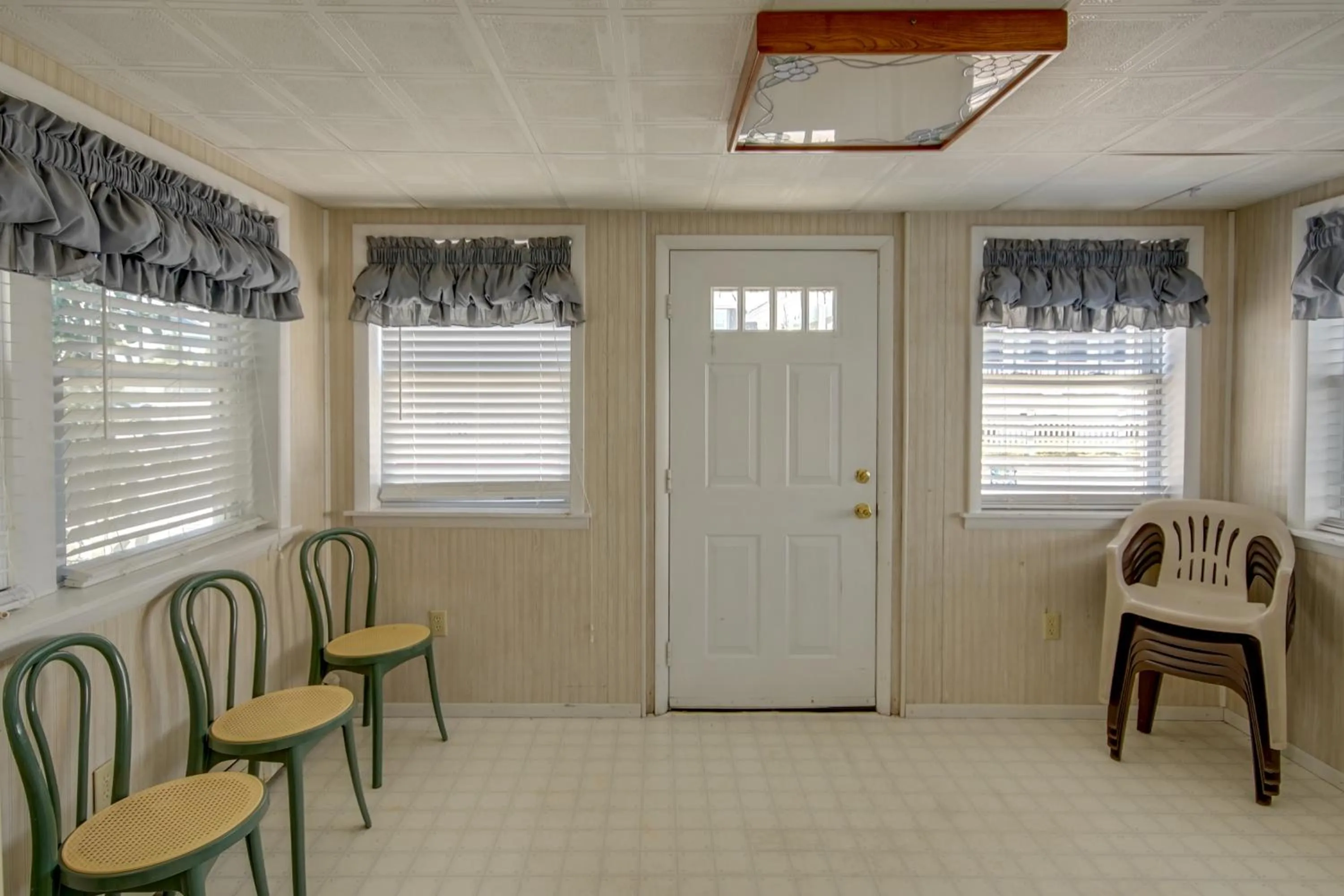Seating area in Majestic Hotel & Apartments