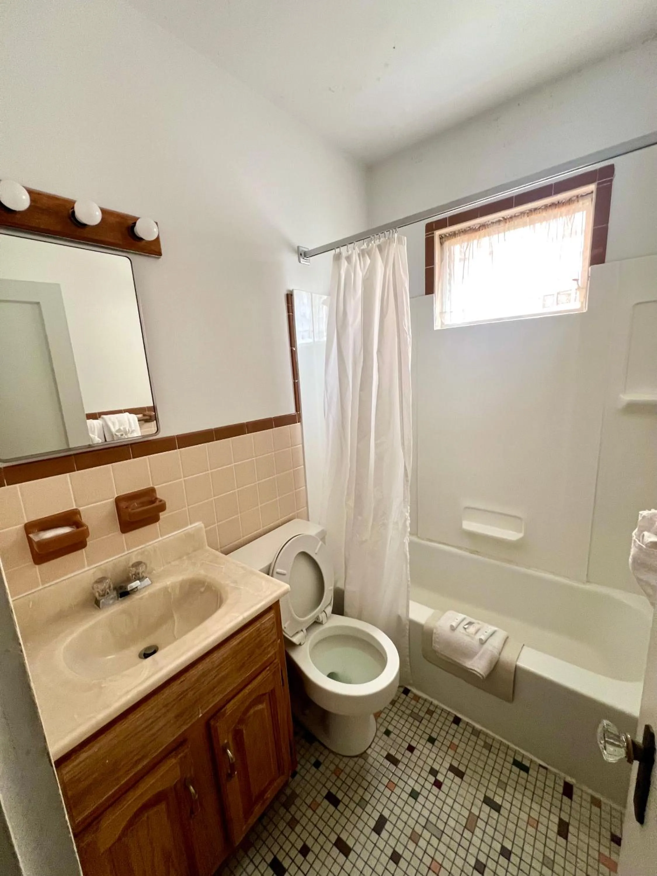 Bathroom in Majestic Hotel & Apartments