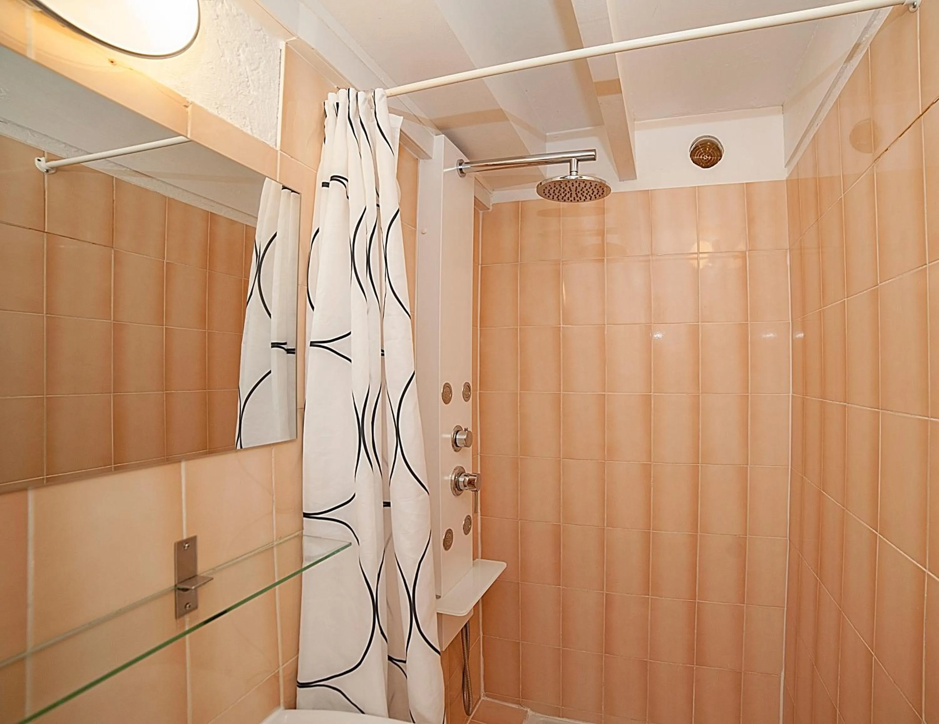 Bathroom in Hôtel Du Soleil