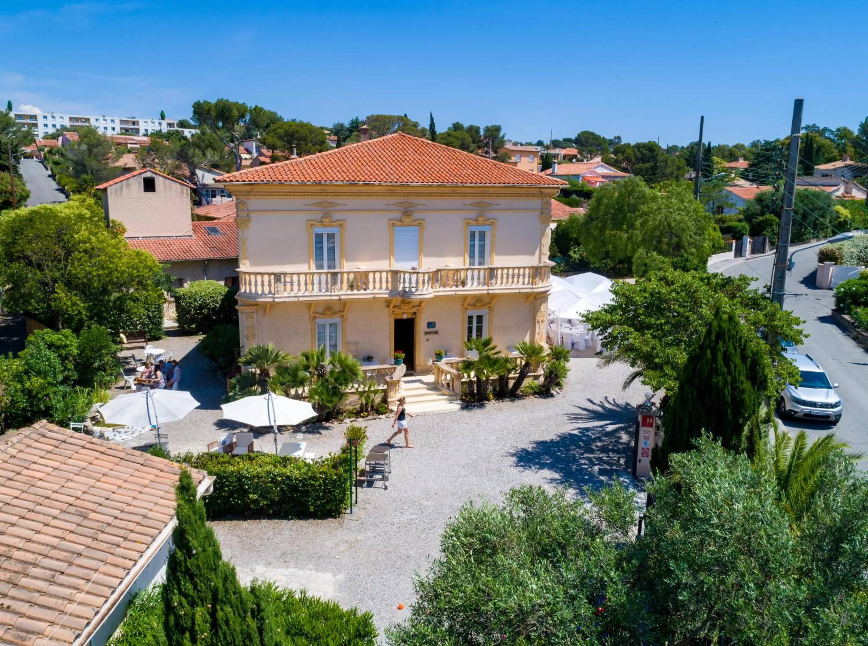 Property building in Hôtel Du Soleil