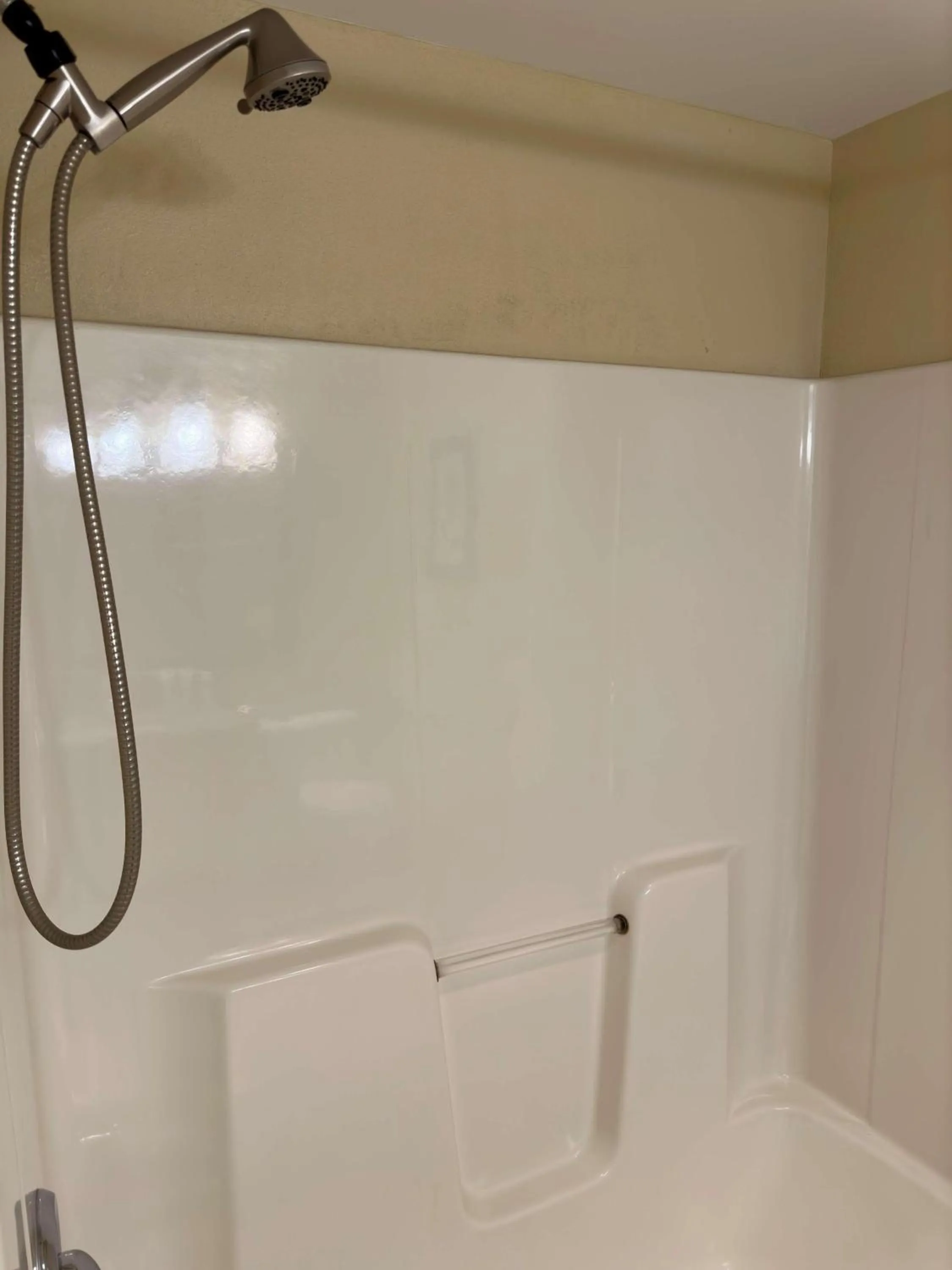 Bedroom in Country Inn & Suites by Radisson, Macedonia, OH