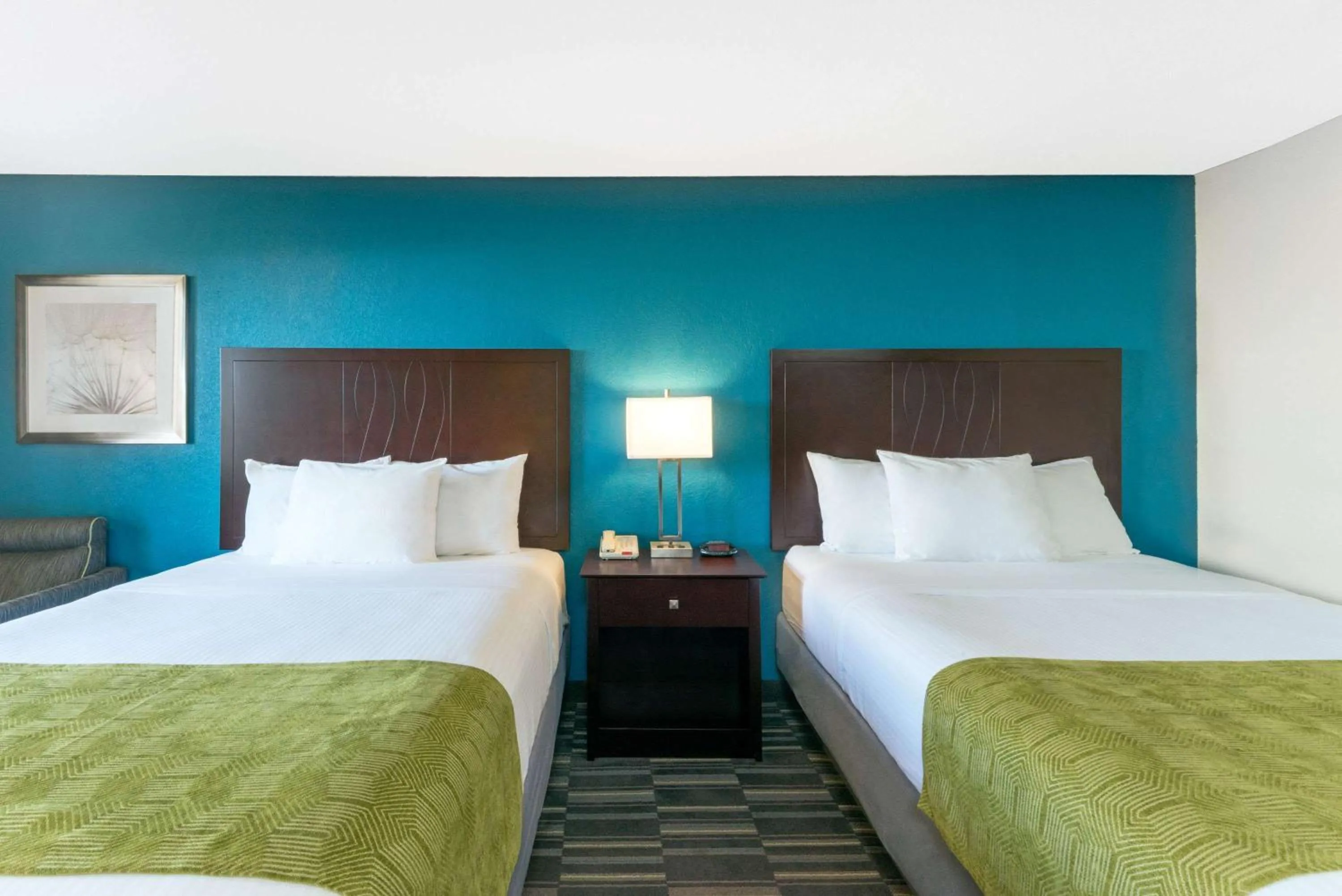 Photo of the whole room, Bed in Days Inn by Wyndham Snyder