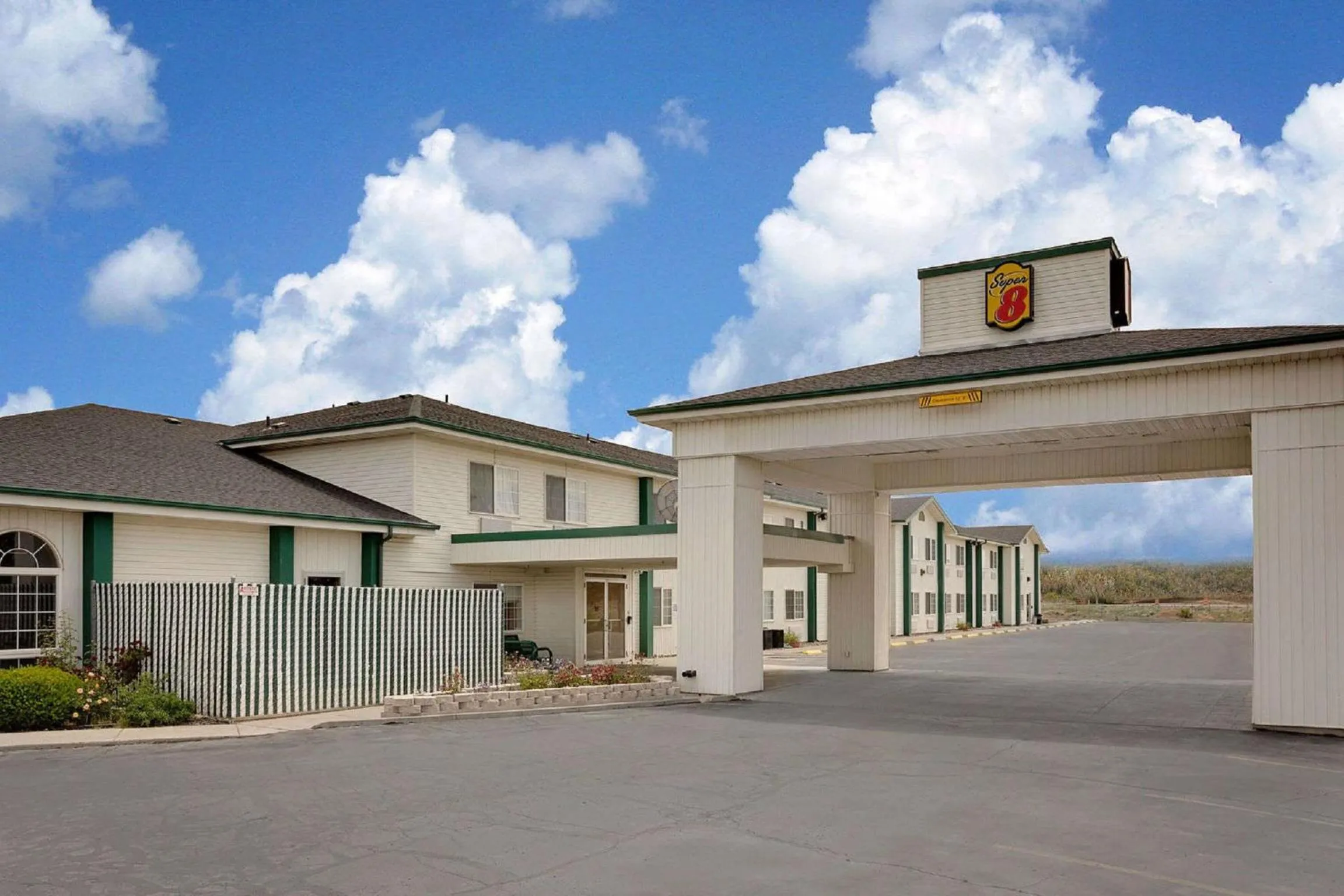 Facade/entrance in Super 8 by Wyndham Battle Mountain