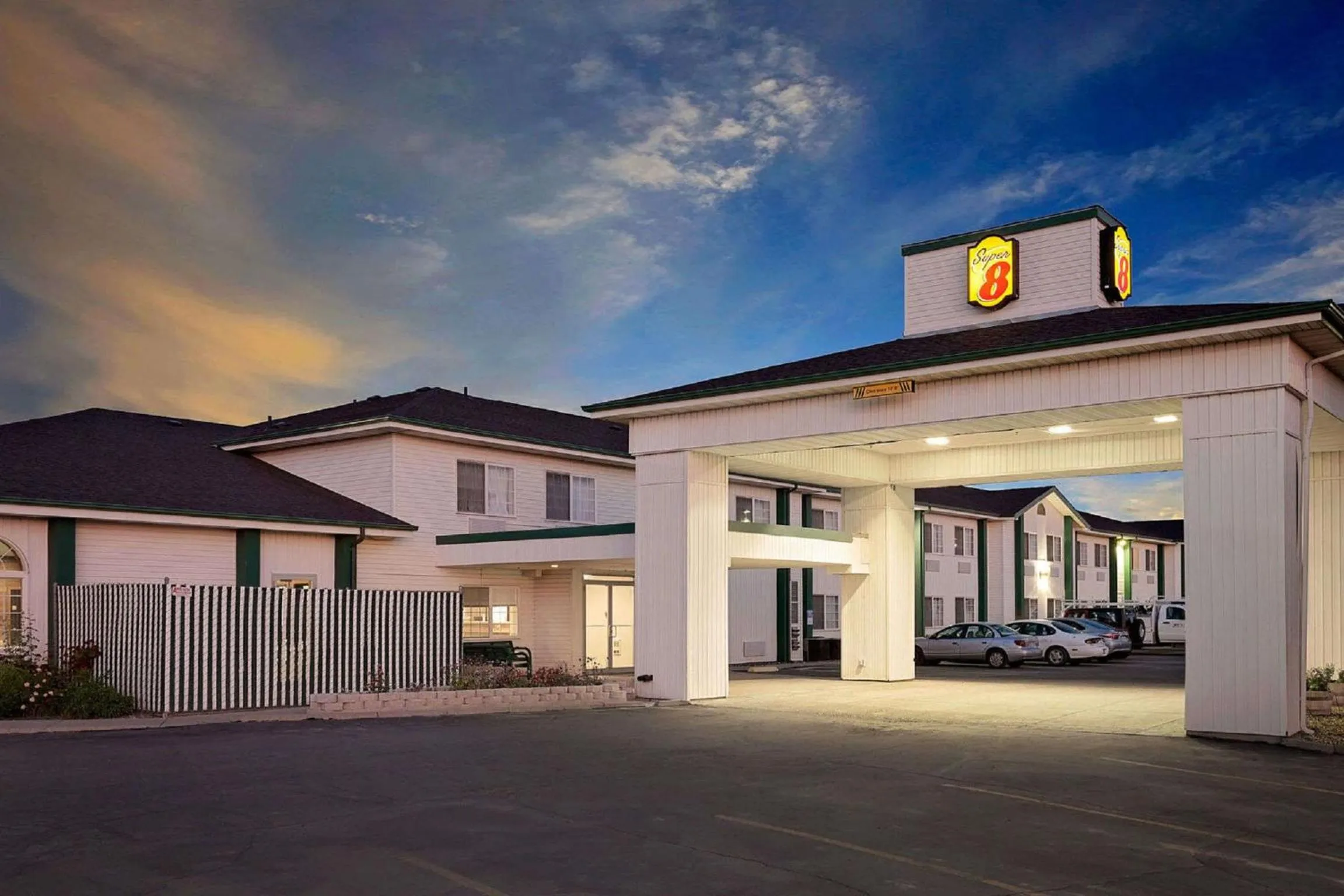 Facade/entrance in Super 8 by Wyndham Battle Mountain