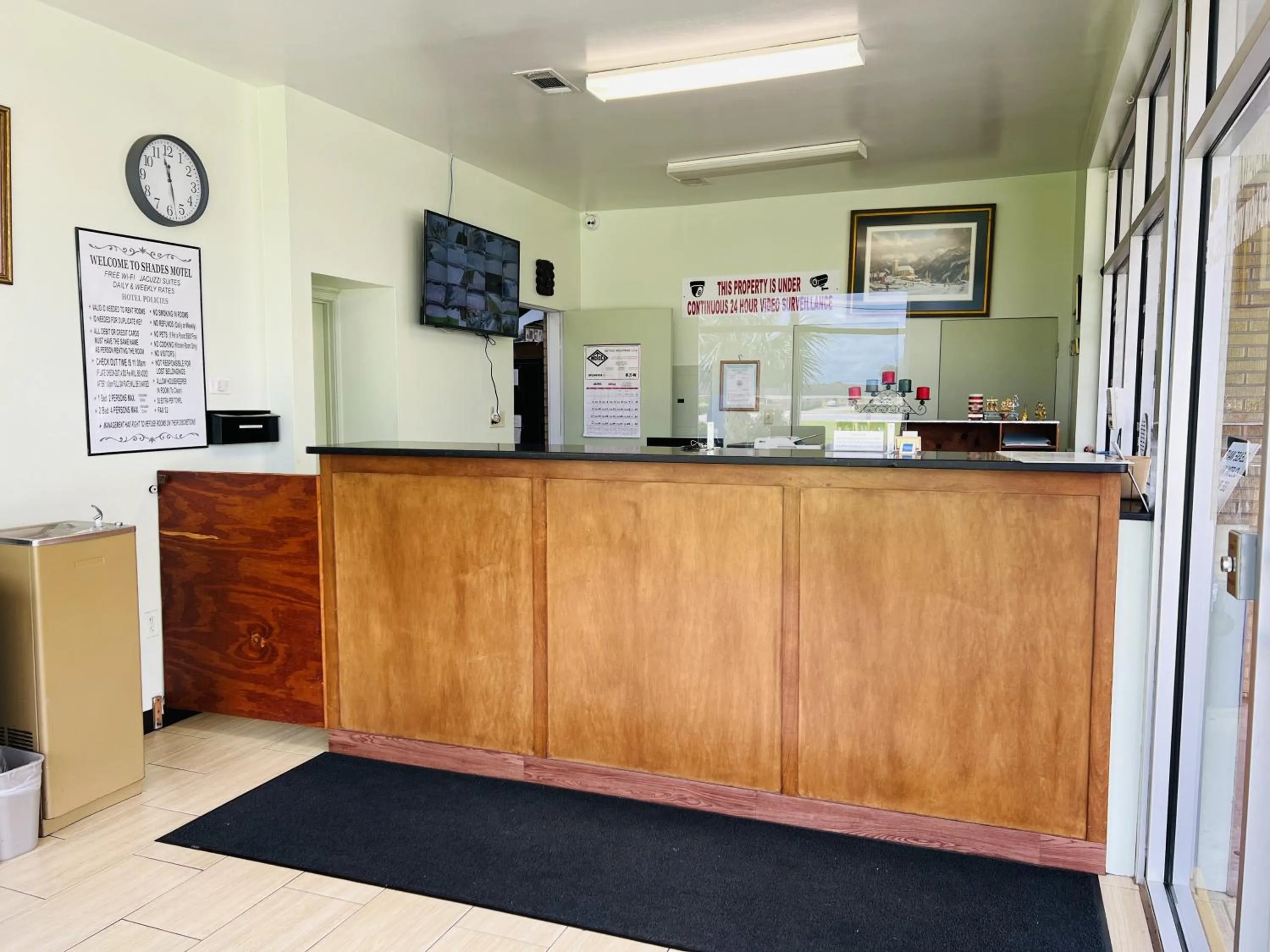 Lobby or reception in The Shades Motel