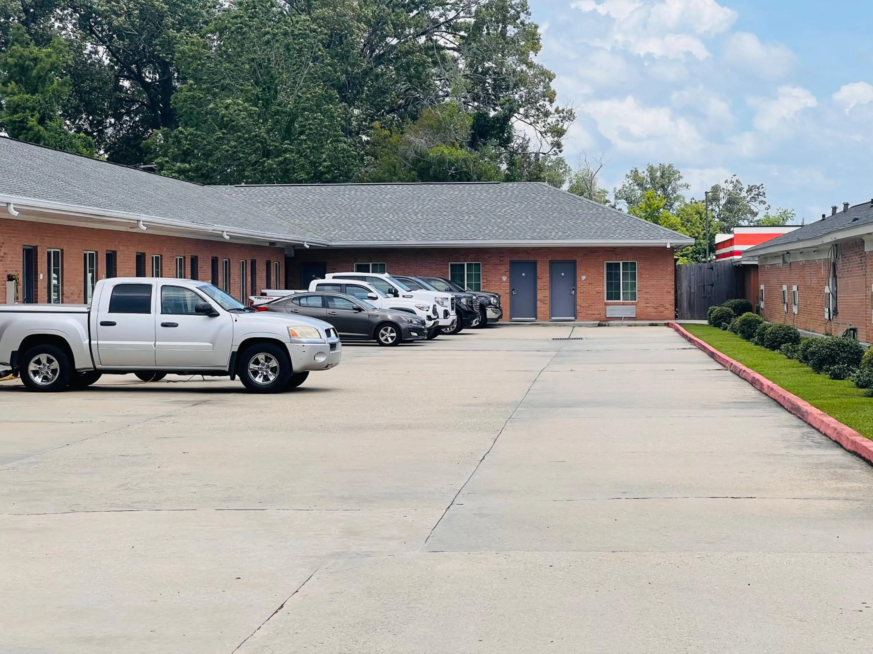 Parking in The Shades Motel