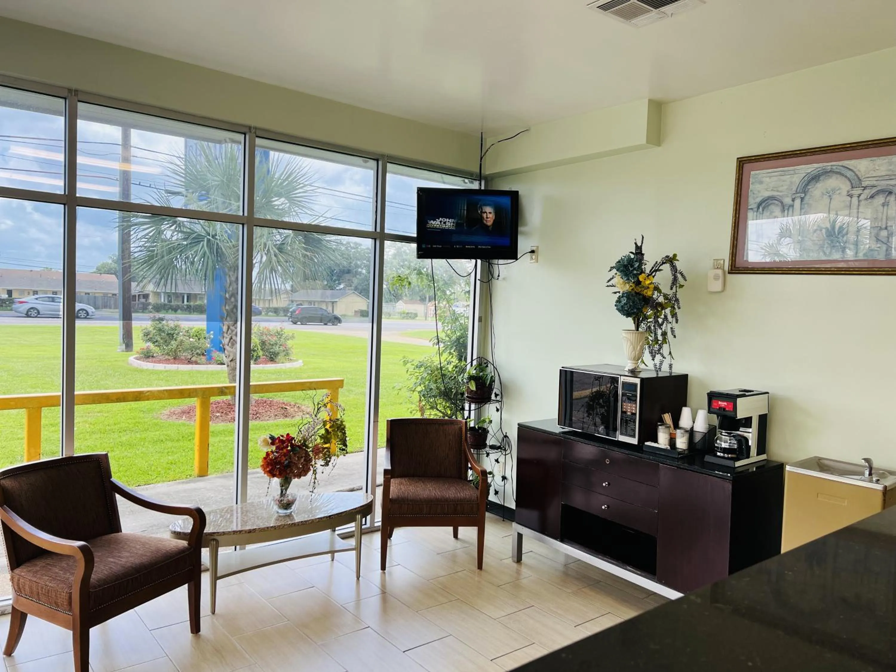 Lobby or reception in The Shades Motel