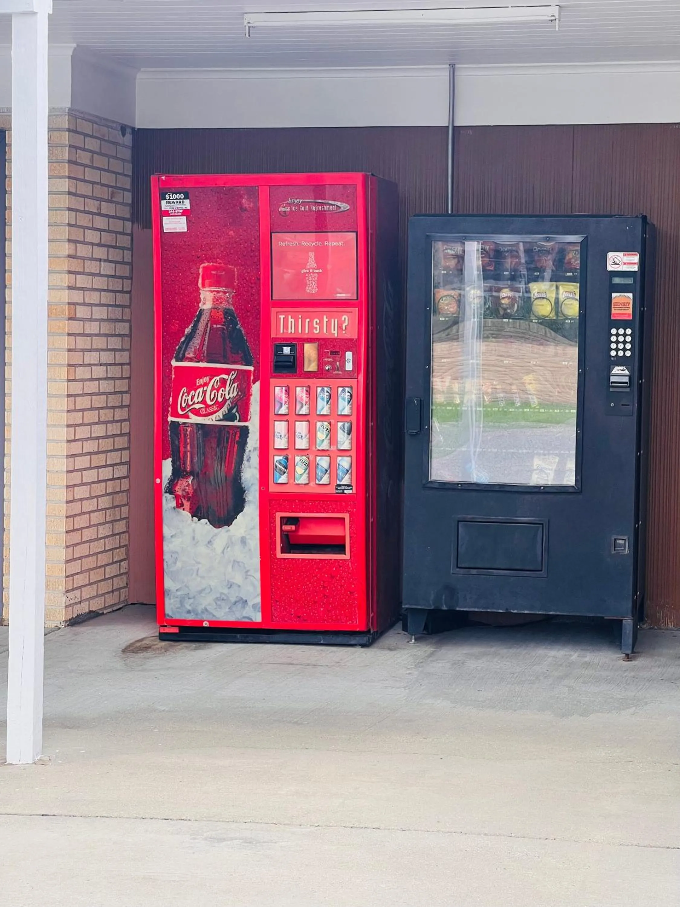 vending machine in The Shades Motel
