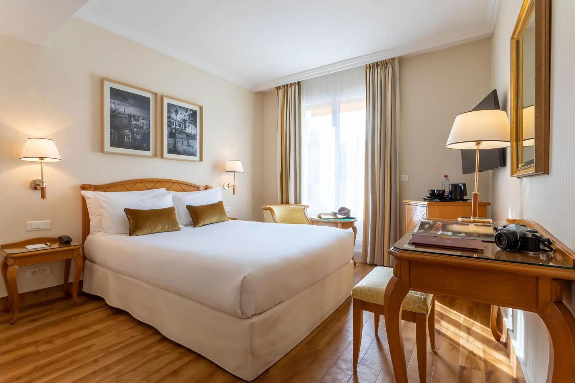 Bed in Hotel Etats Unis Opera