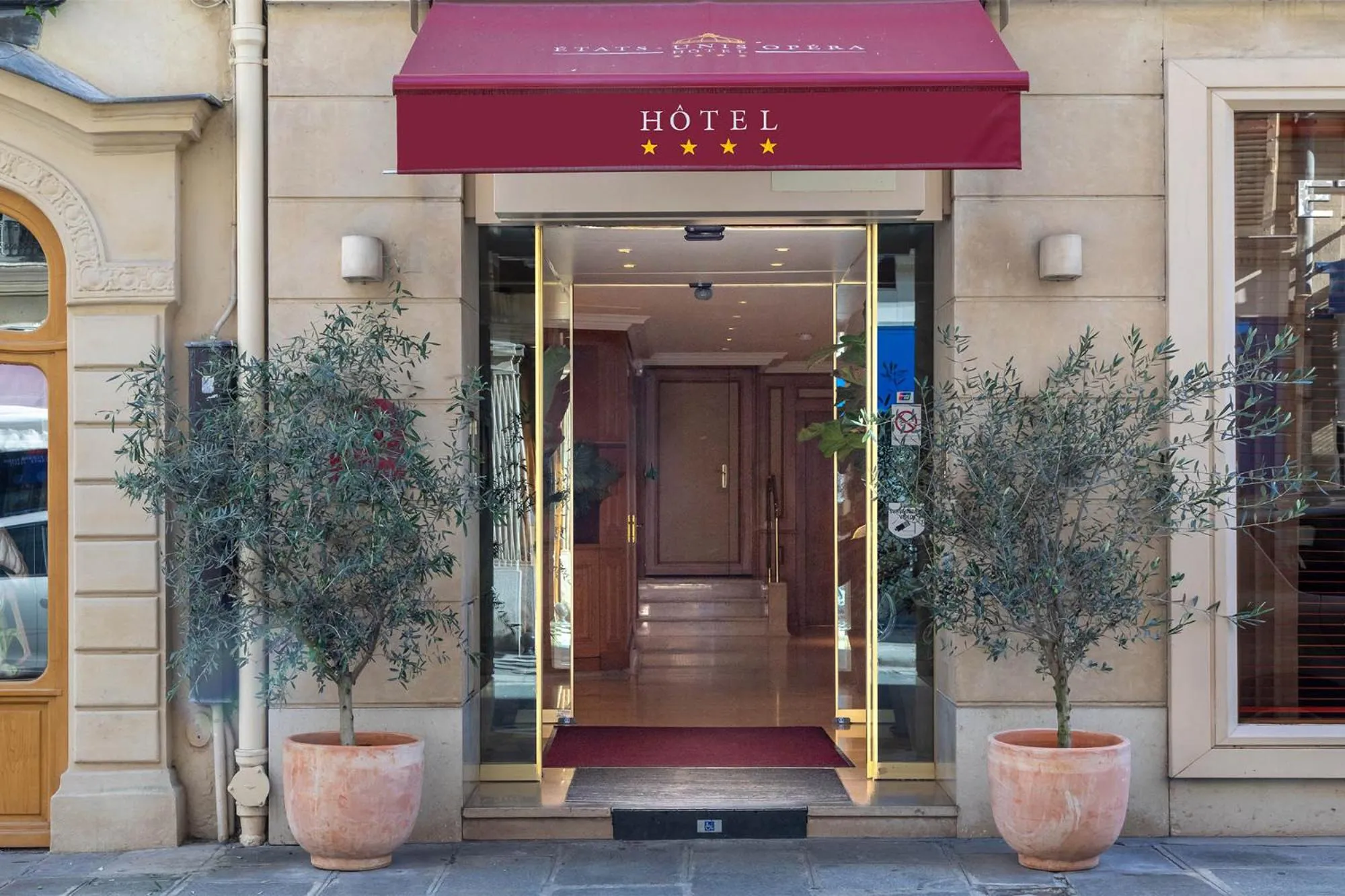 Facade/entrance in Hotel Etats Unis Opera