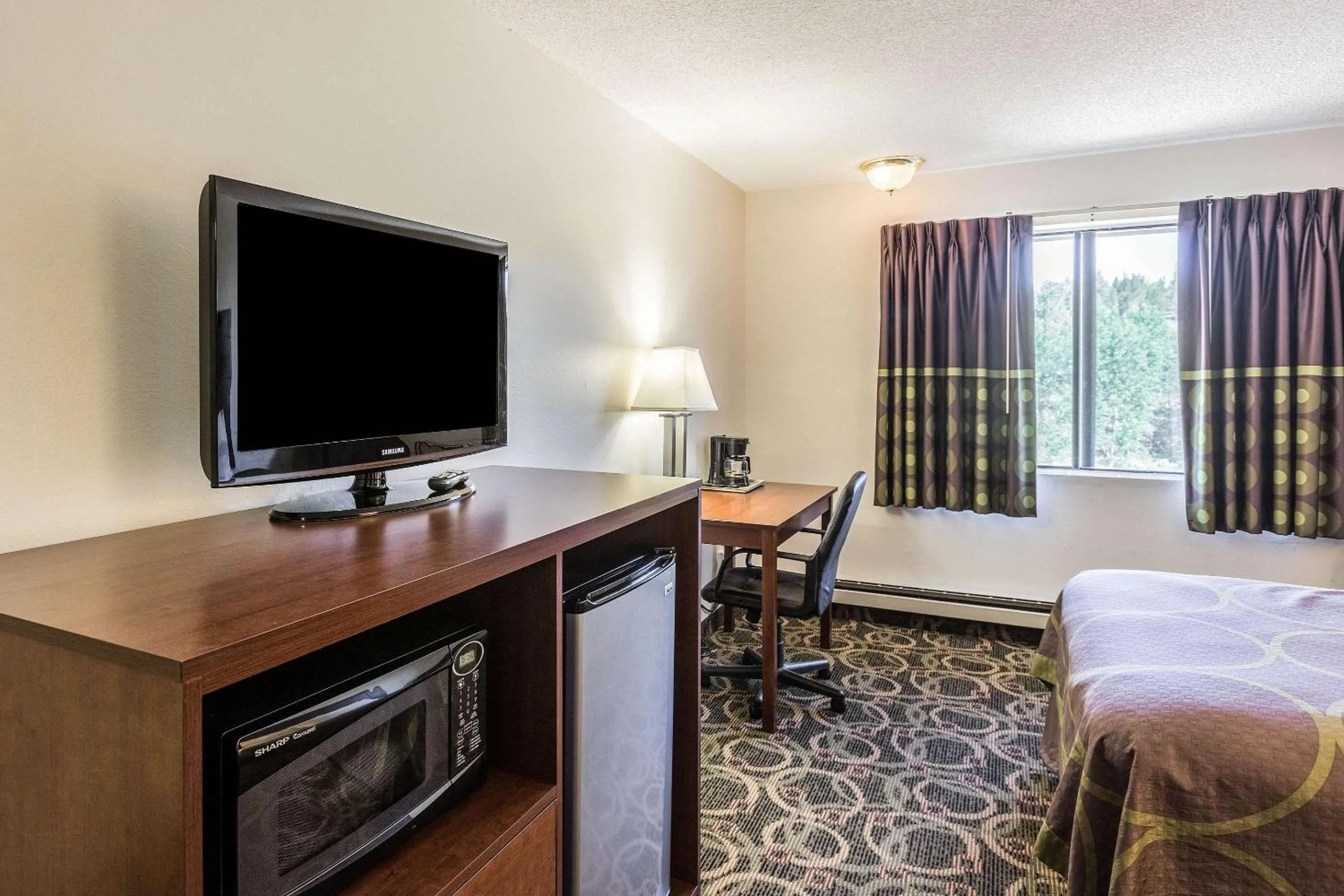 Photo of the whole room, Bed in Rodeway Inn Leadville