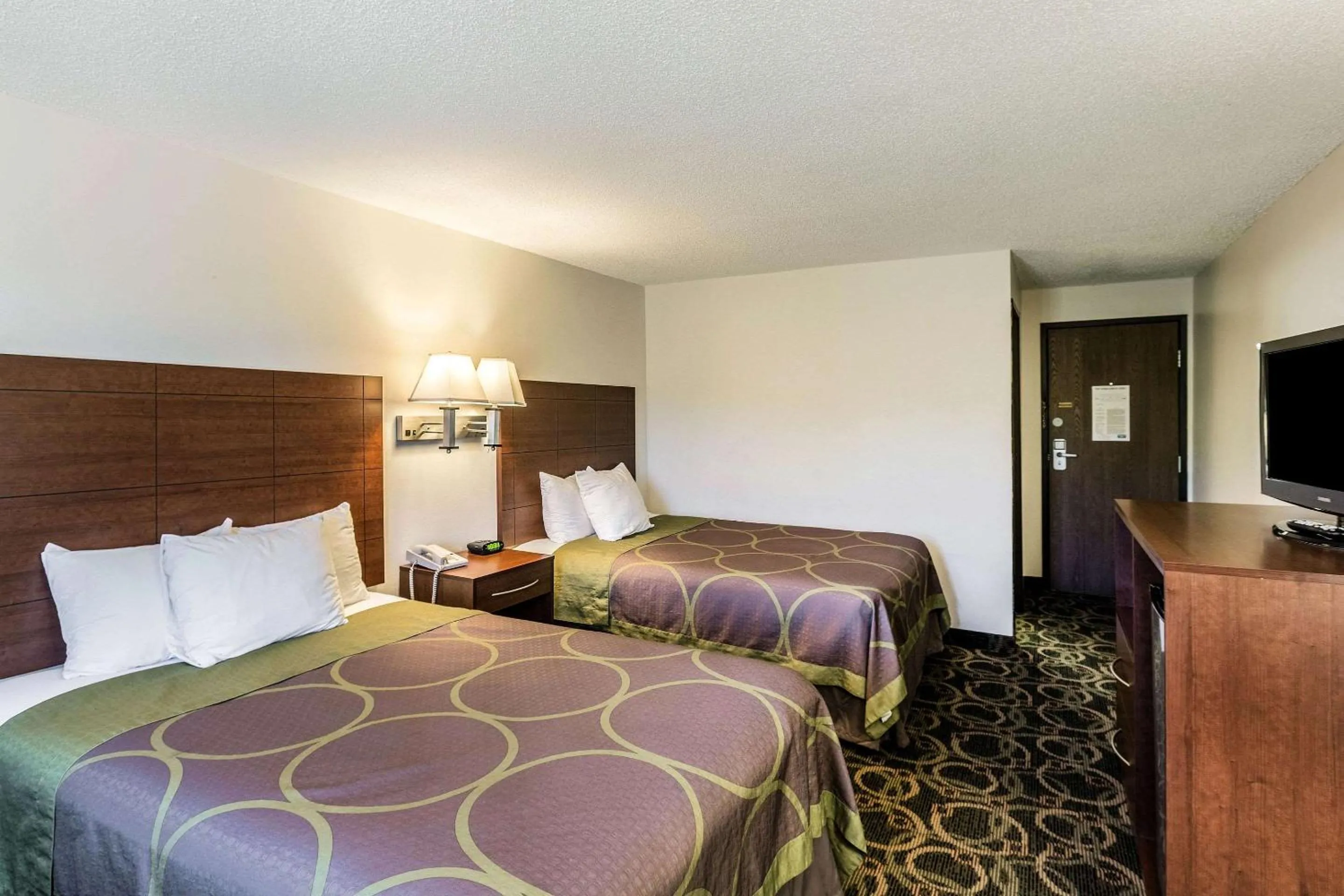 Photo of the whole room, Bed in Rodeway Inn Leadville