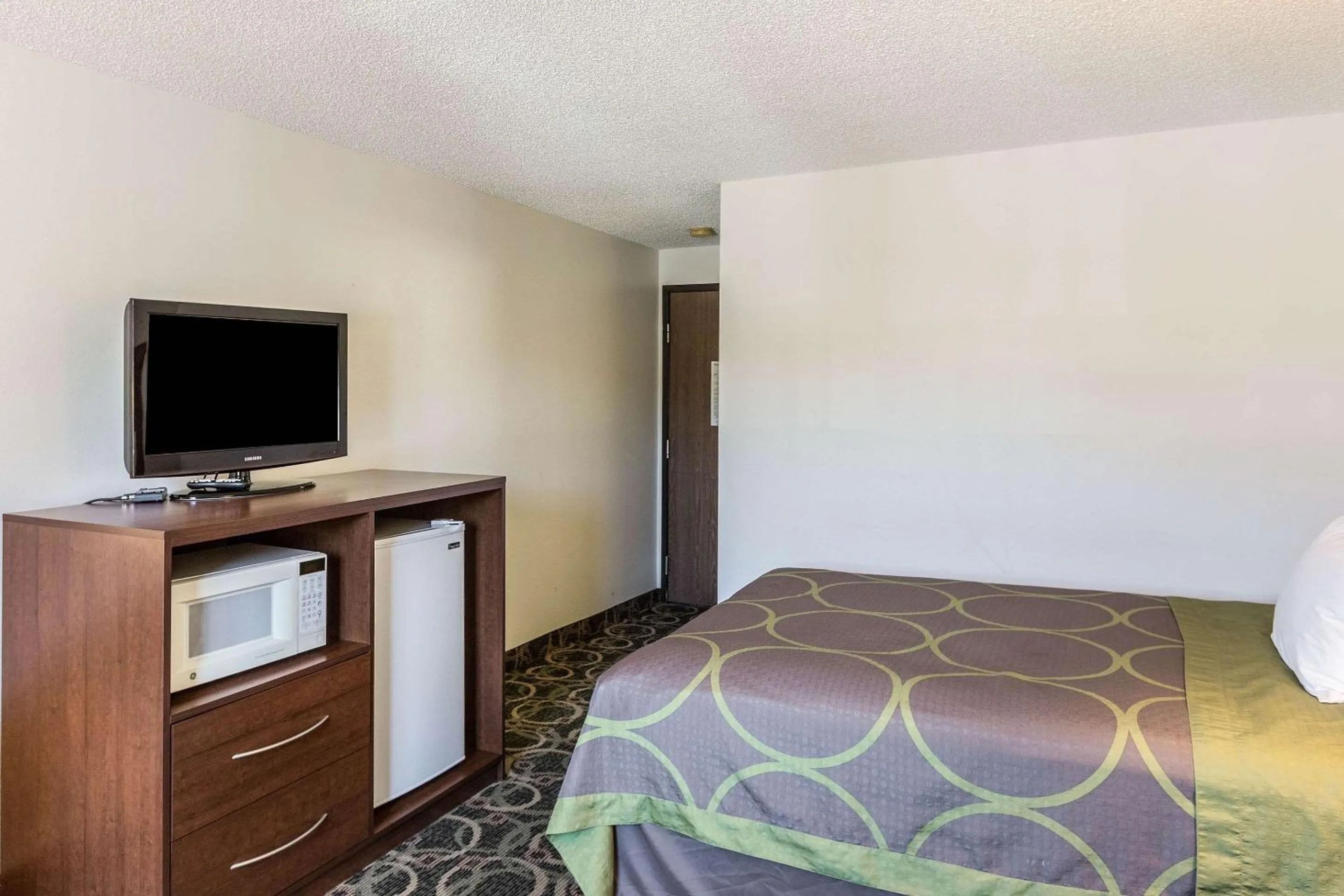 Photo of the whole room, Bed in Rodeway Inn Leadville