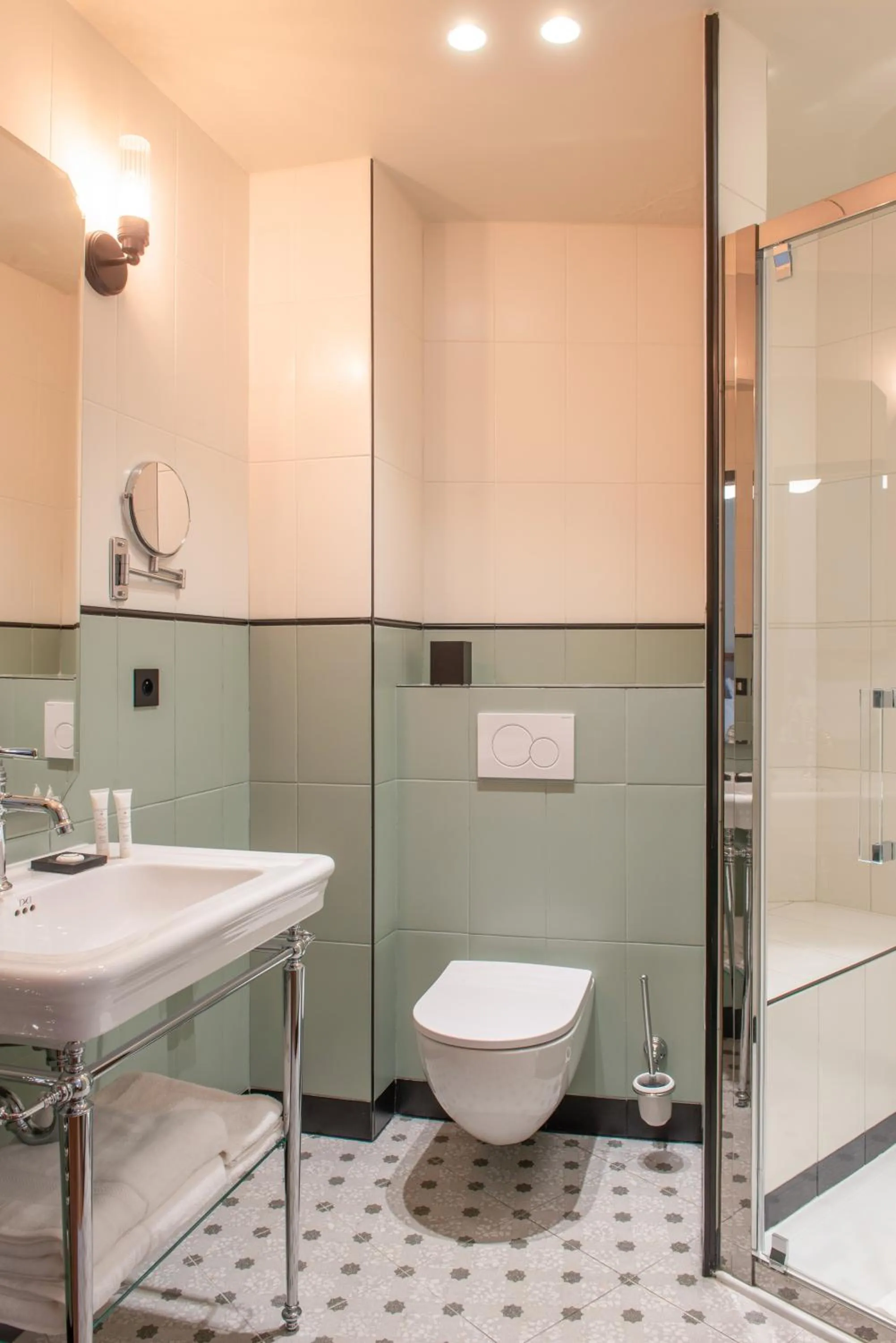 Bathroom in Hotel Terminus Lyon