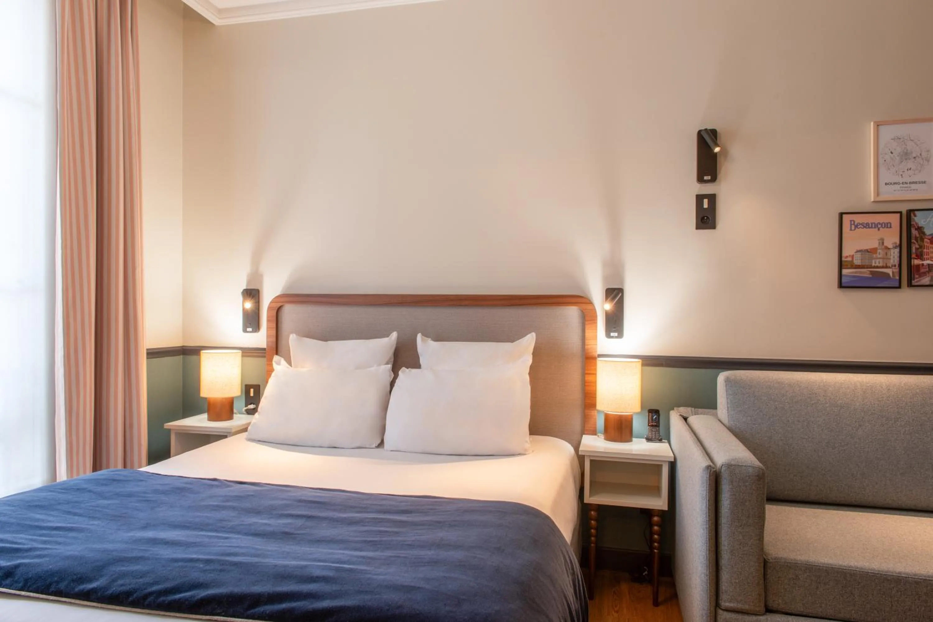 Bedroom, Bed in Hotel Terminus Lyon