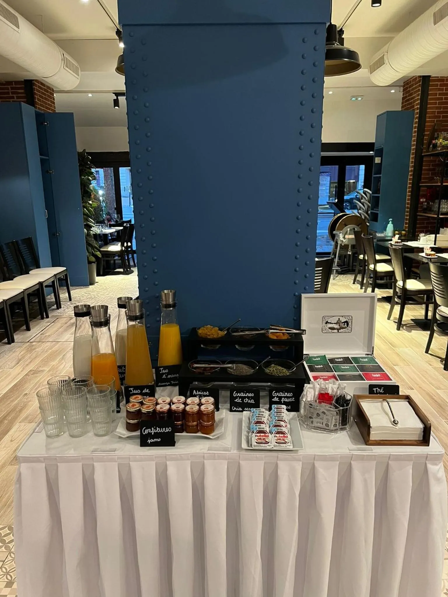 Buffet breakfast in Hotel Terminus Lyon