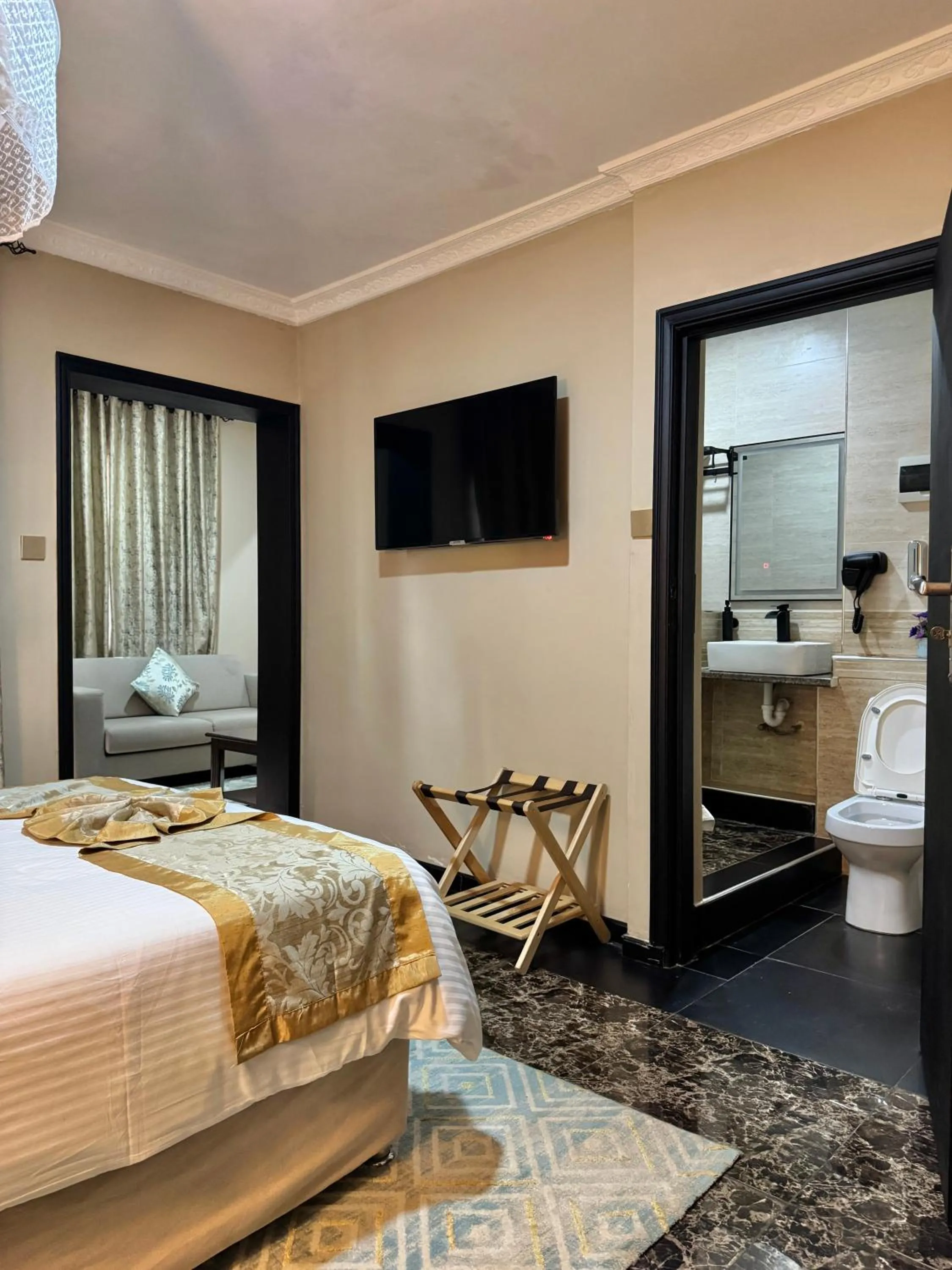 Bathroom, Bed in Annavilla7 Lilongwe hotel