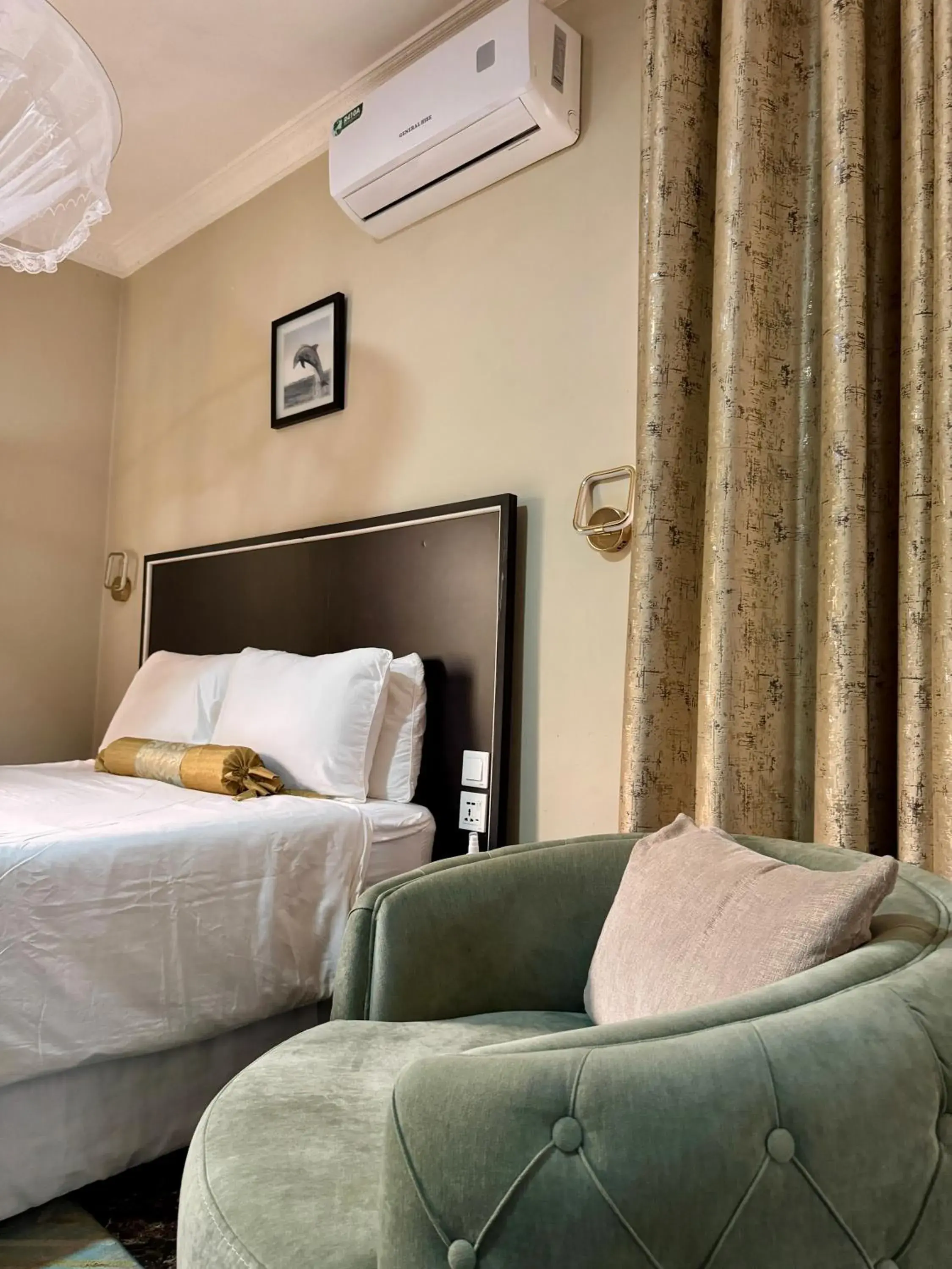 Queen Room with Pool View - single occupancy in Annavilla7 Lilongwe hotel Queen Room with Pool View - single occupancy in Annavilla7 Lilongwe hotel