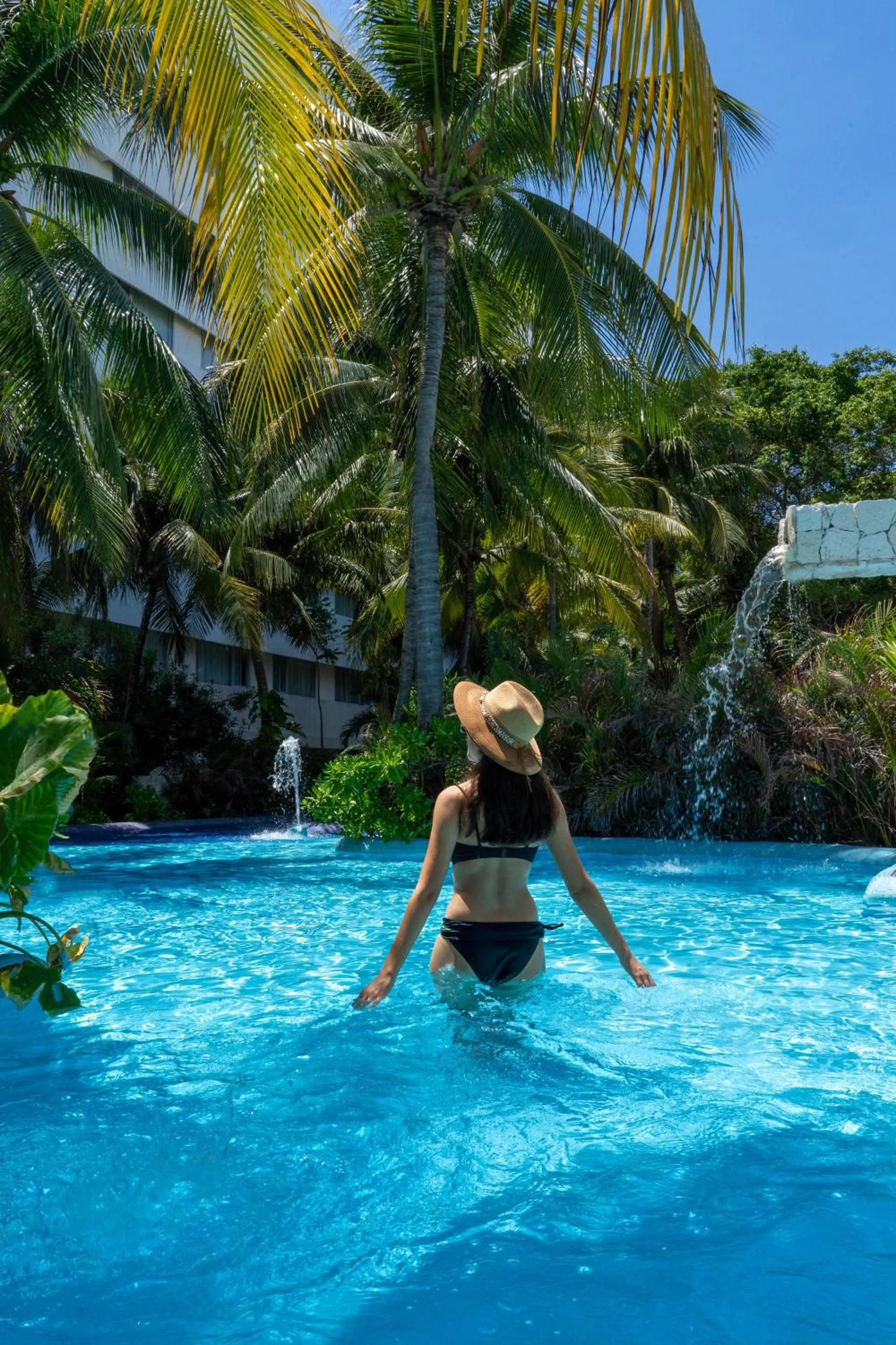 Swimming pool in The Sens Cancun by Oasis - All Inclusive