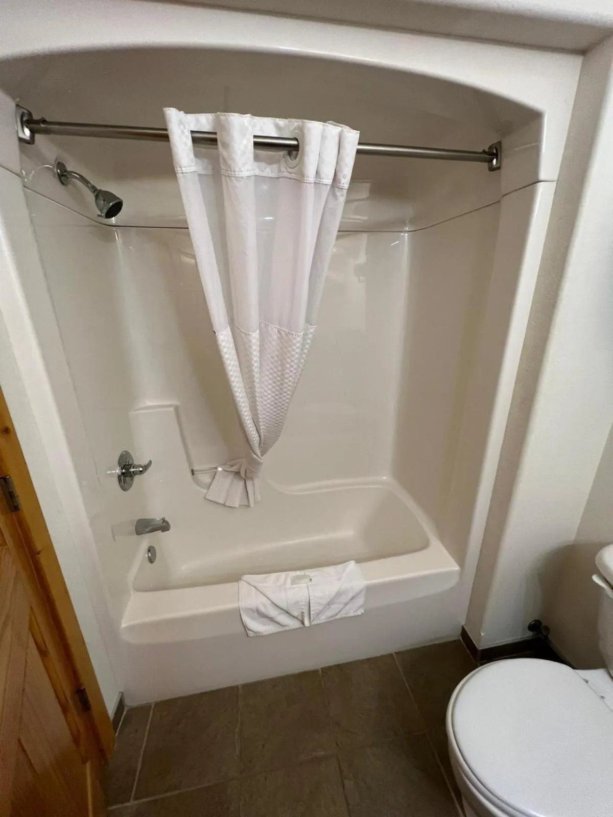 Bath in FairBridge Inn & Suites Williston