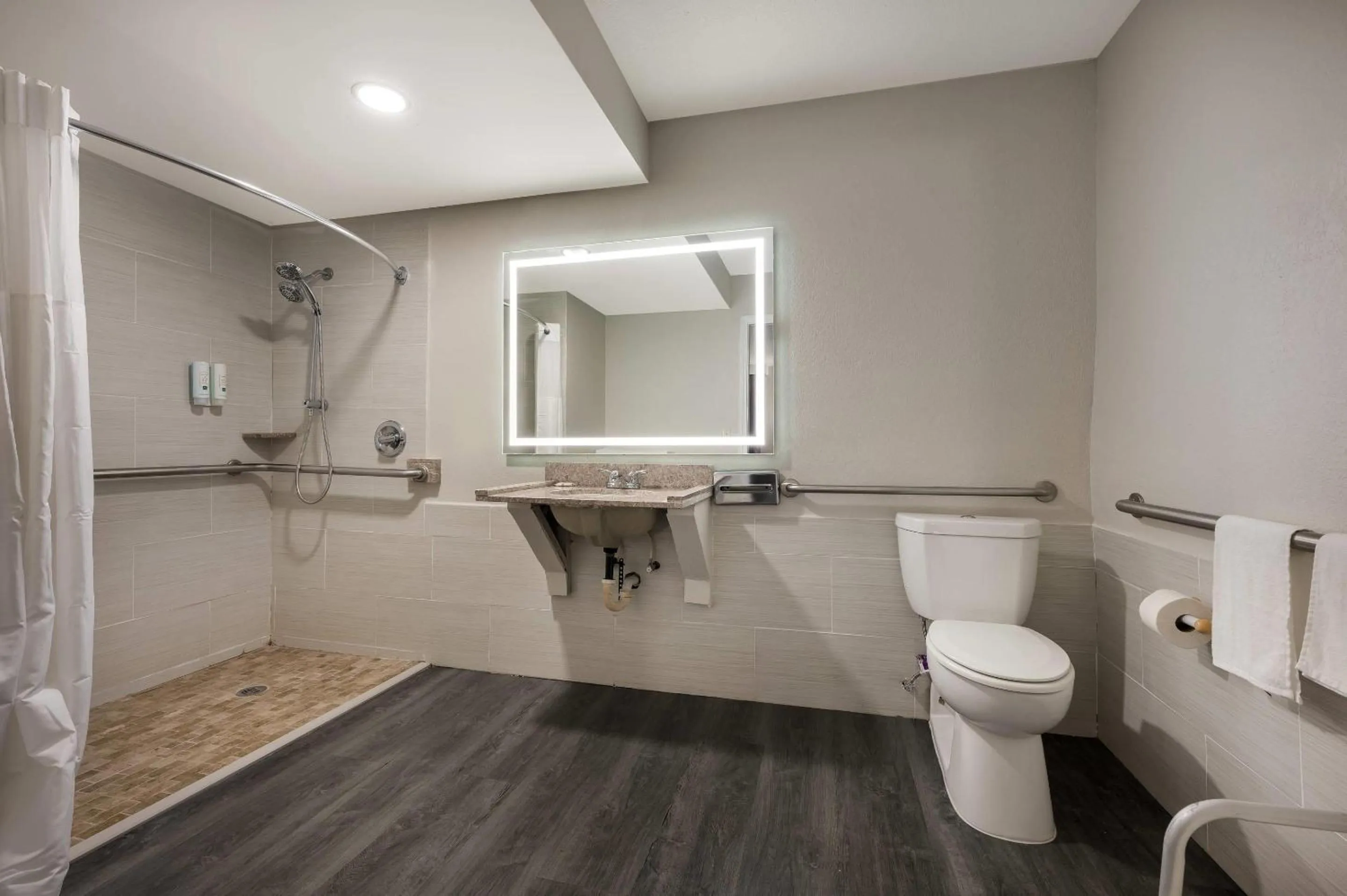 Bedroom in Quality Inn Gadsden - Attalla