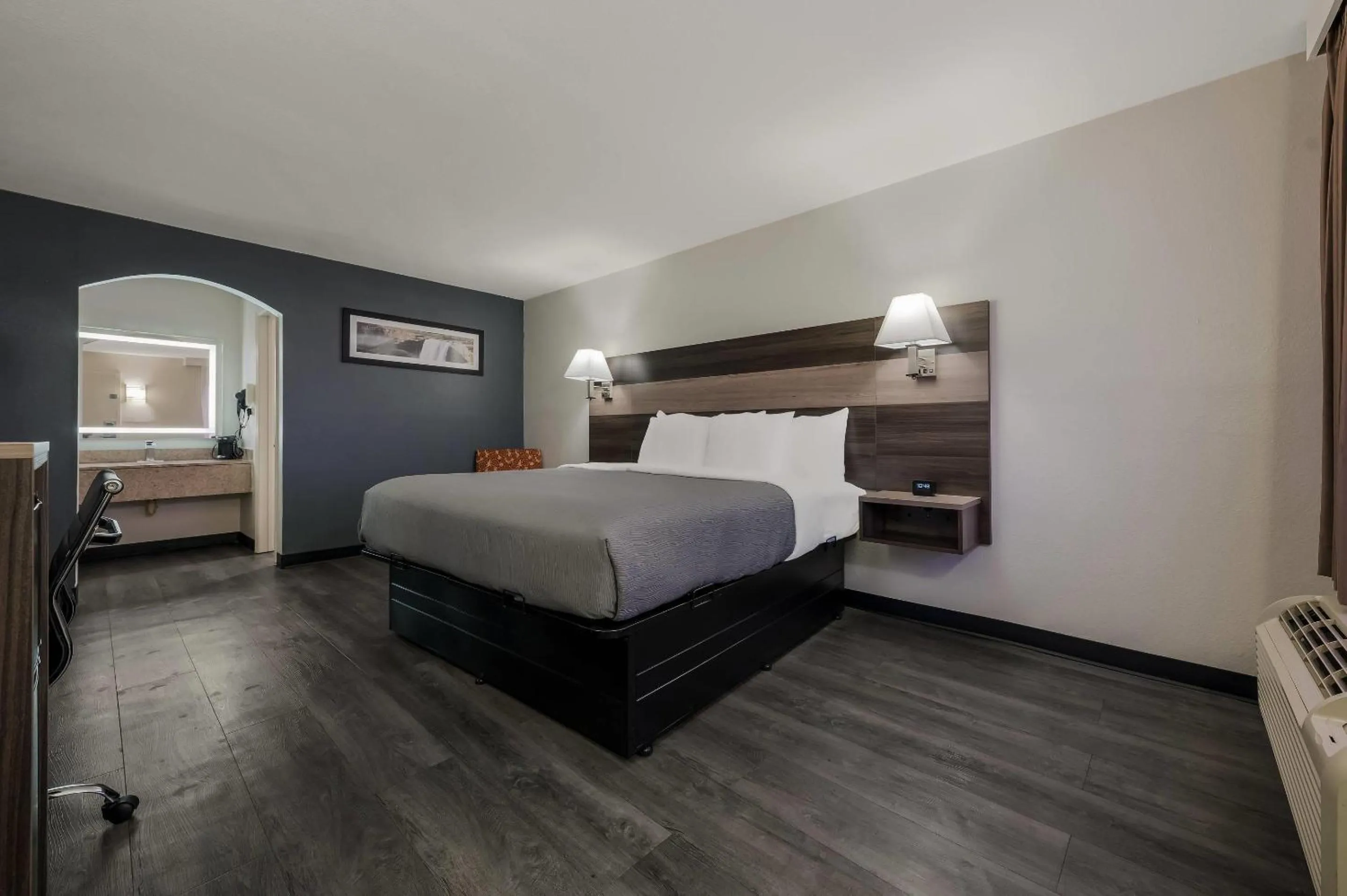 Bedroom, Bed in Quality Inn Gadsden - Attalla