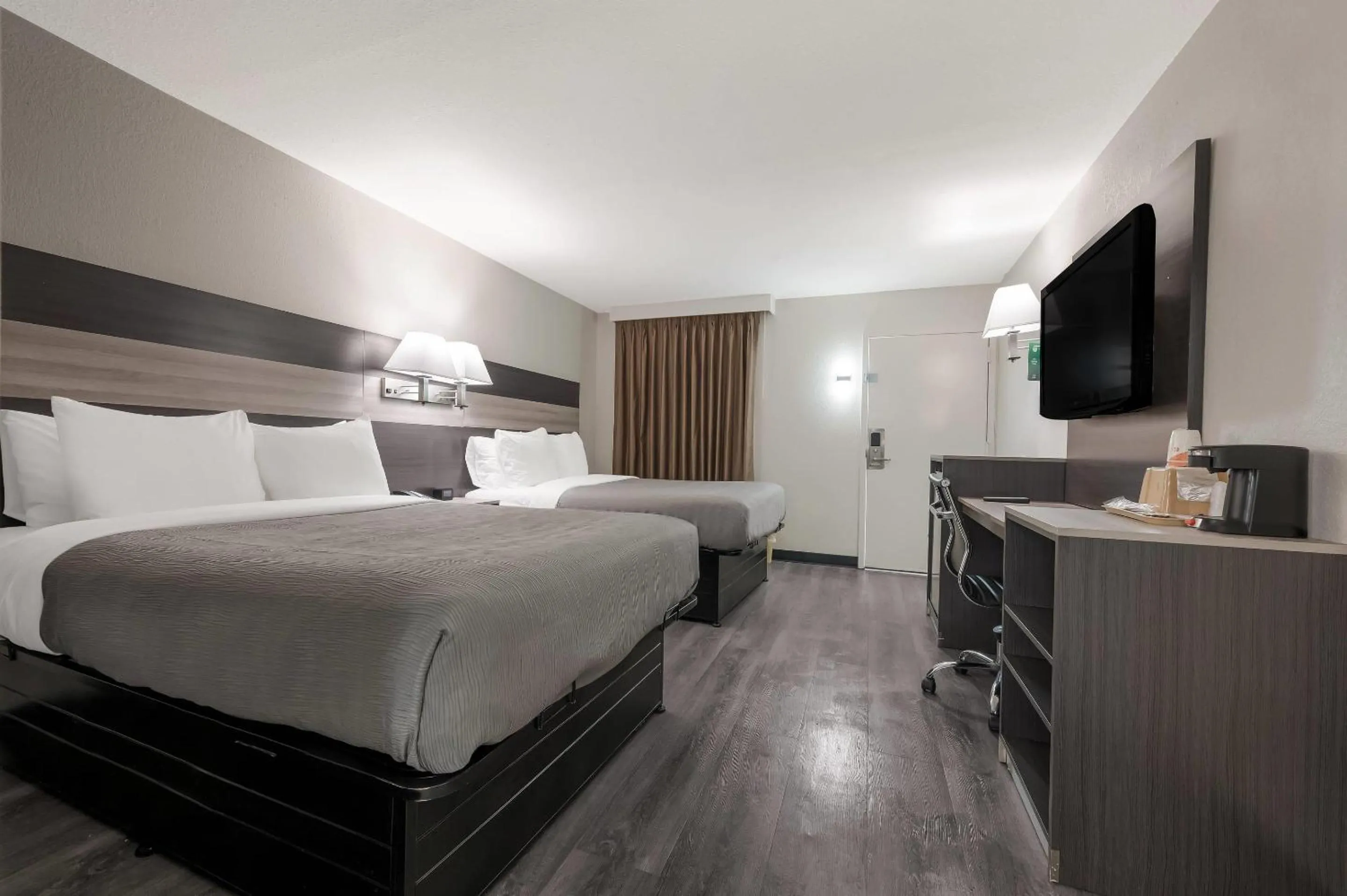 Bedroom, Bed in Quality Inn Gadsden - Attalla