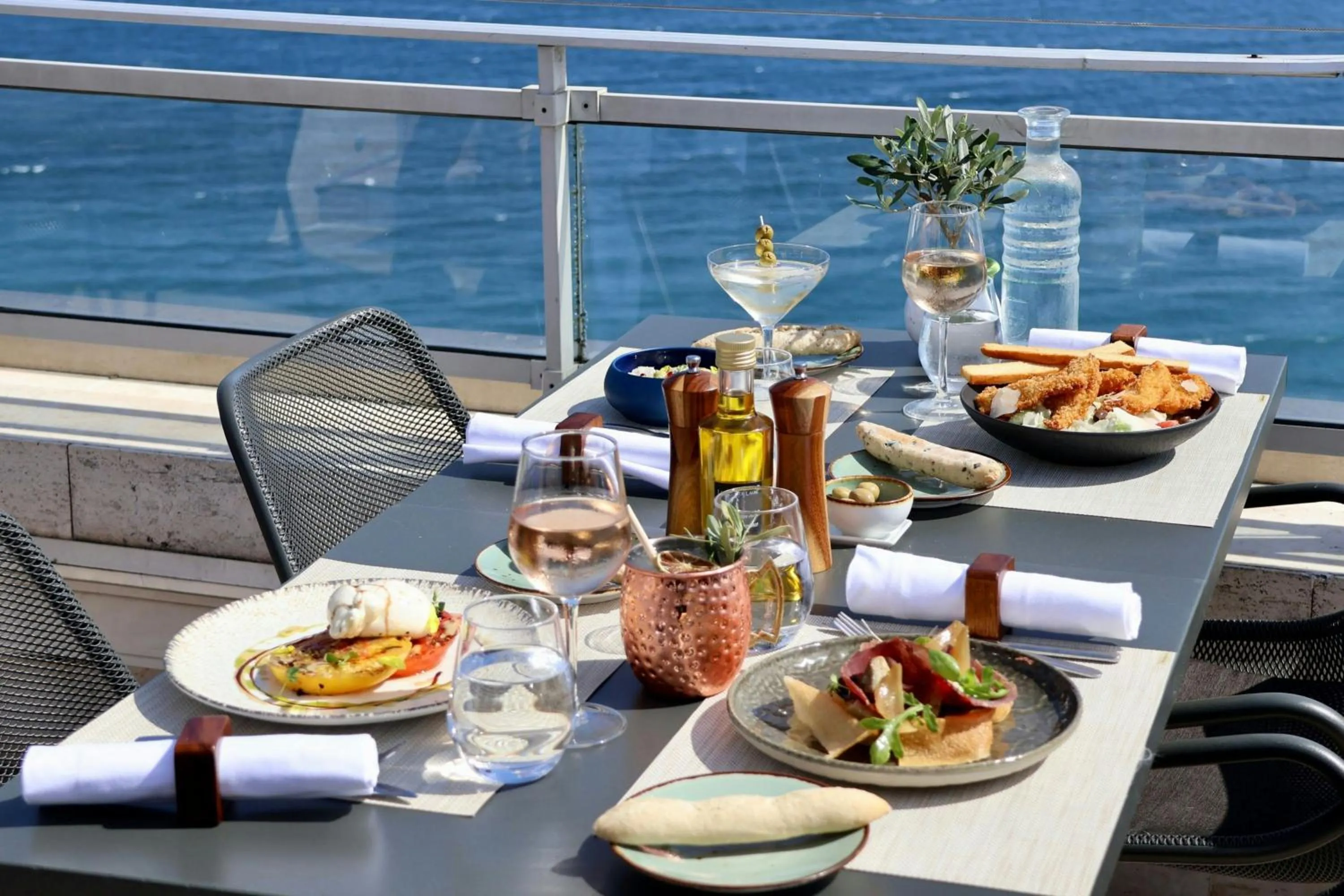 Restaurant/places to eat in Le Meridien Nice